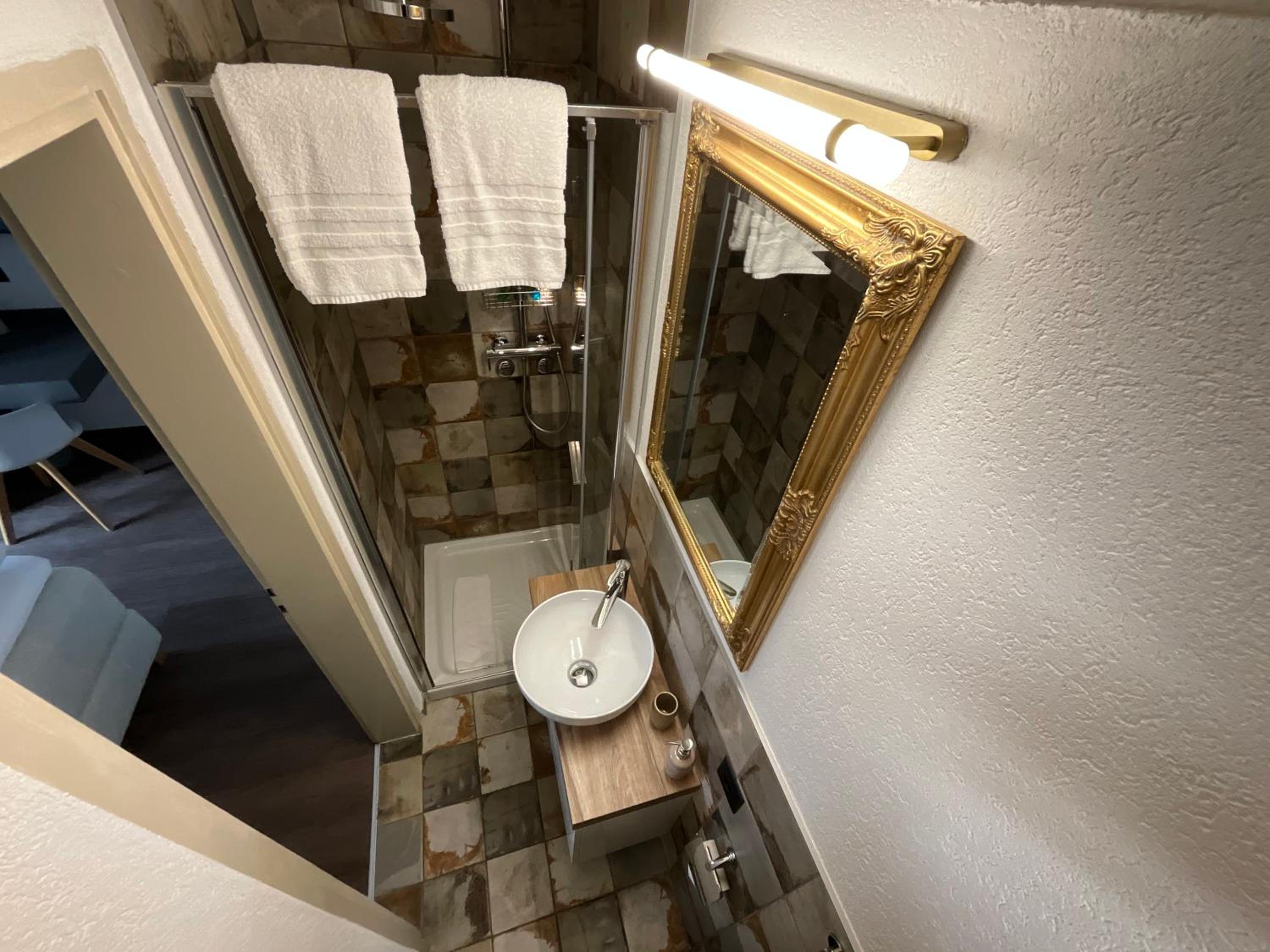 Double Room - Photo 7