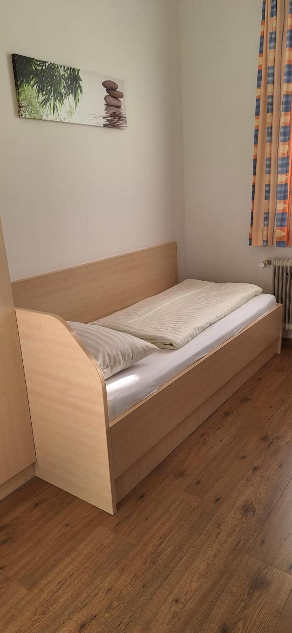 Single Room with Shared Shower and Toilet photo 3