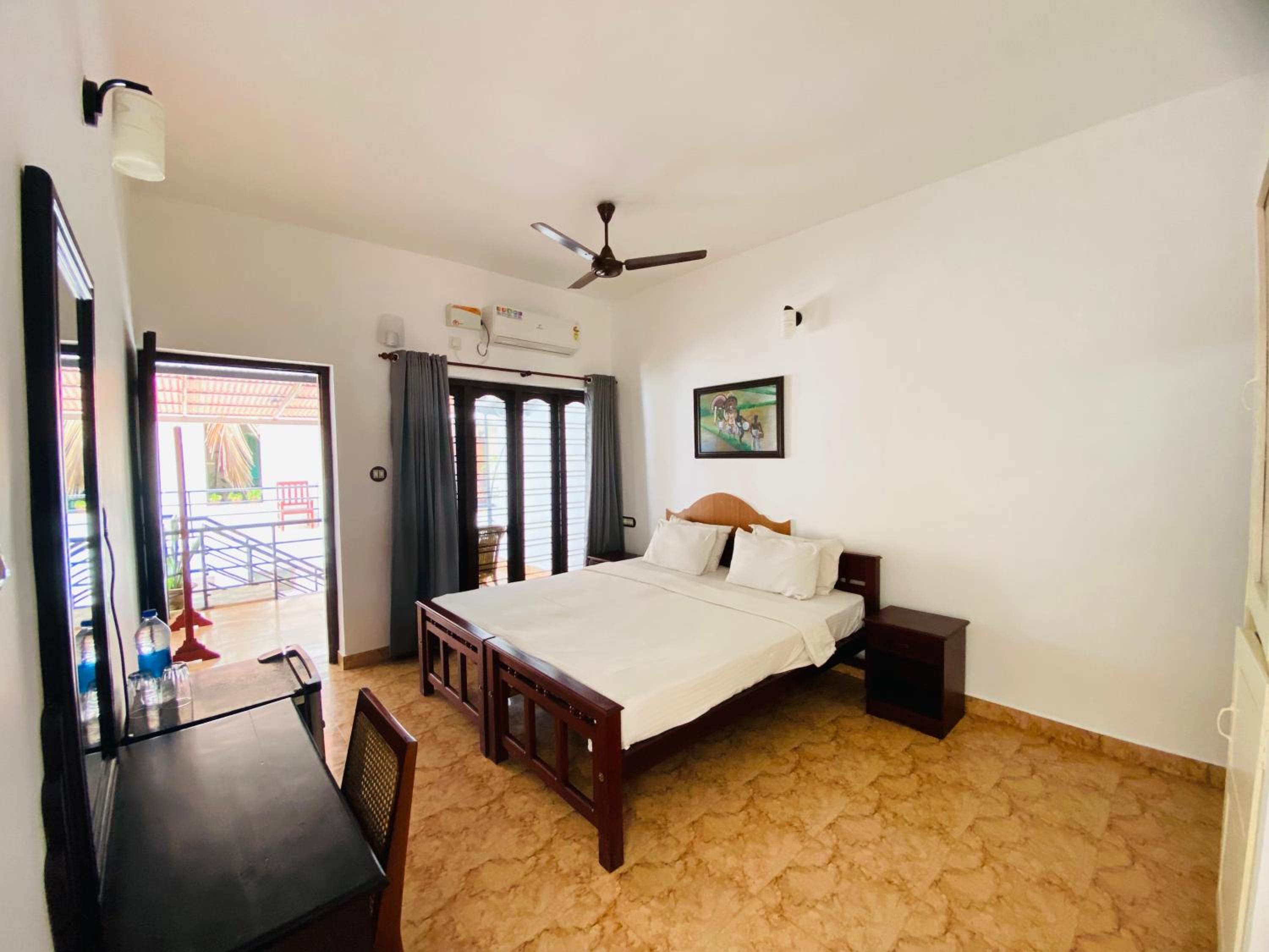 Economy Double Room photo 3