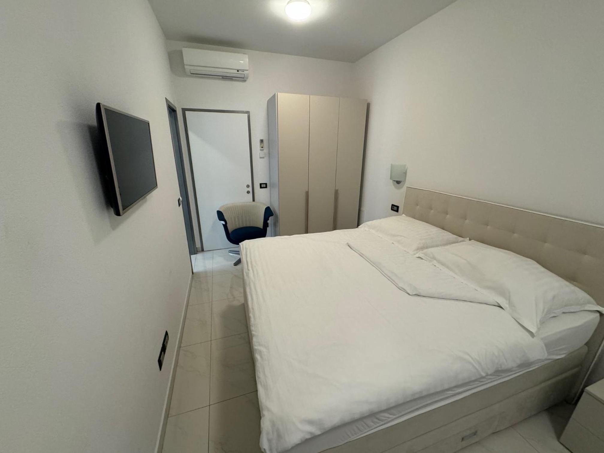 Apartment with Pool View  - Photo 10