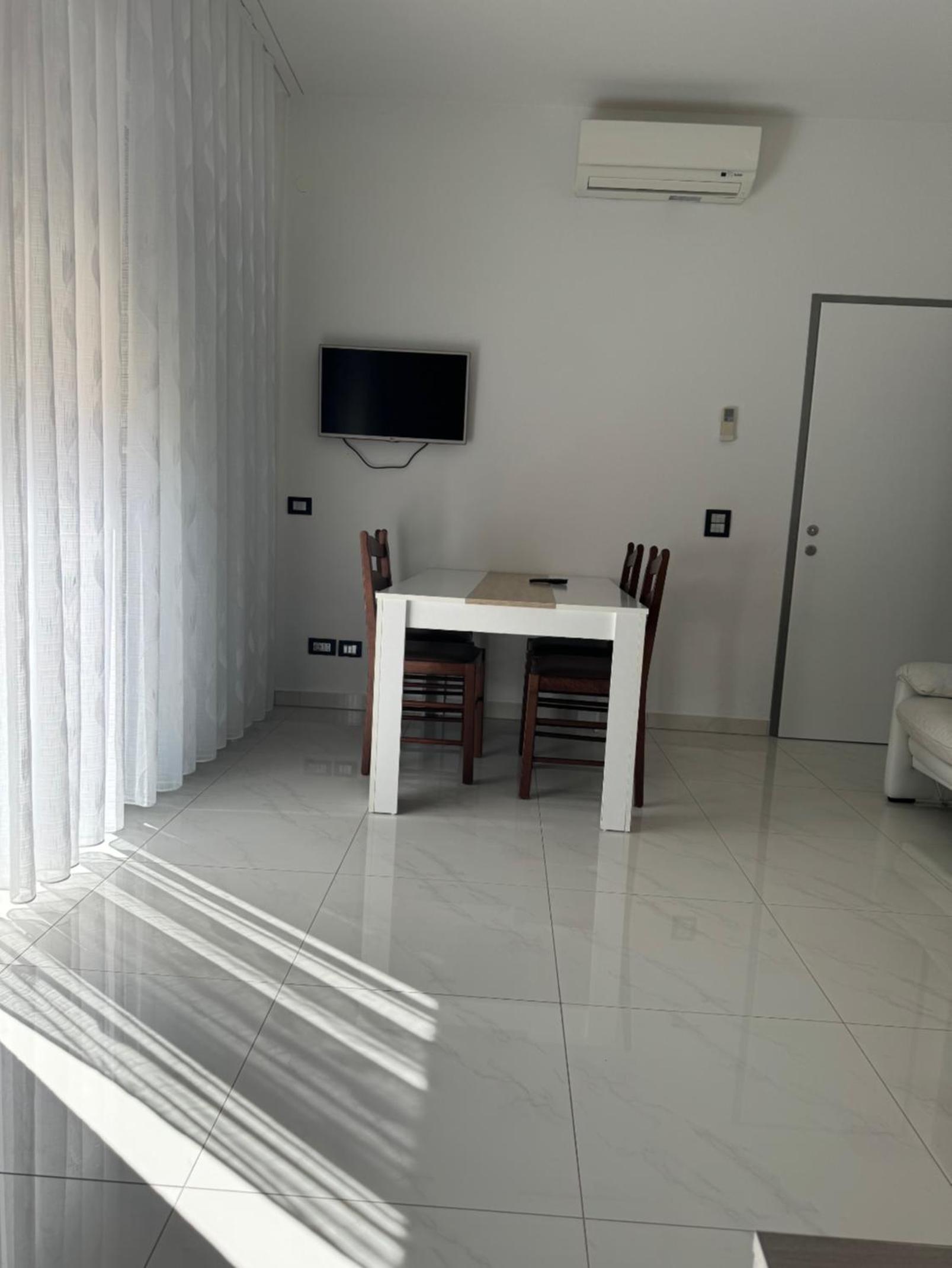 Apartment with Pool View  - Photo 6