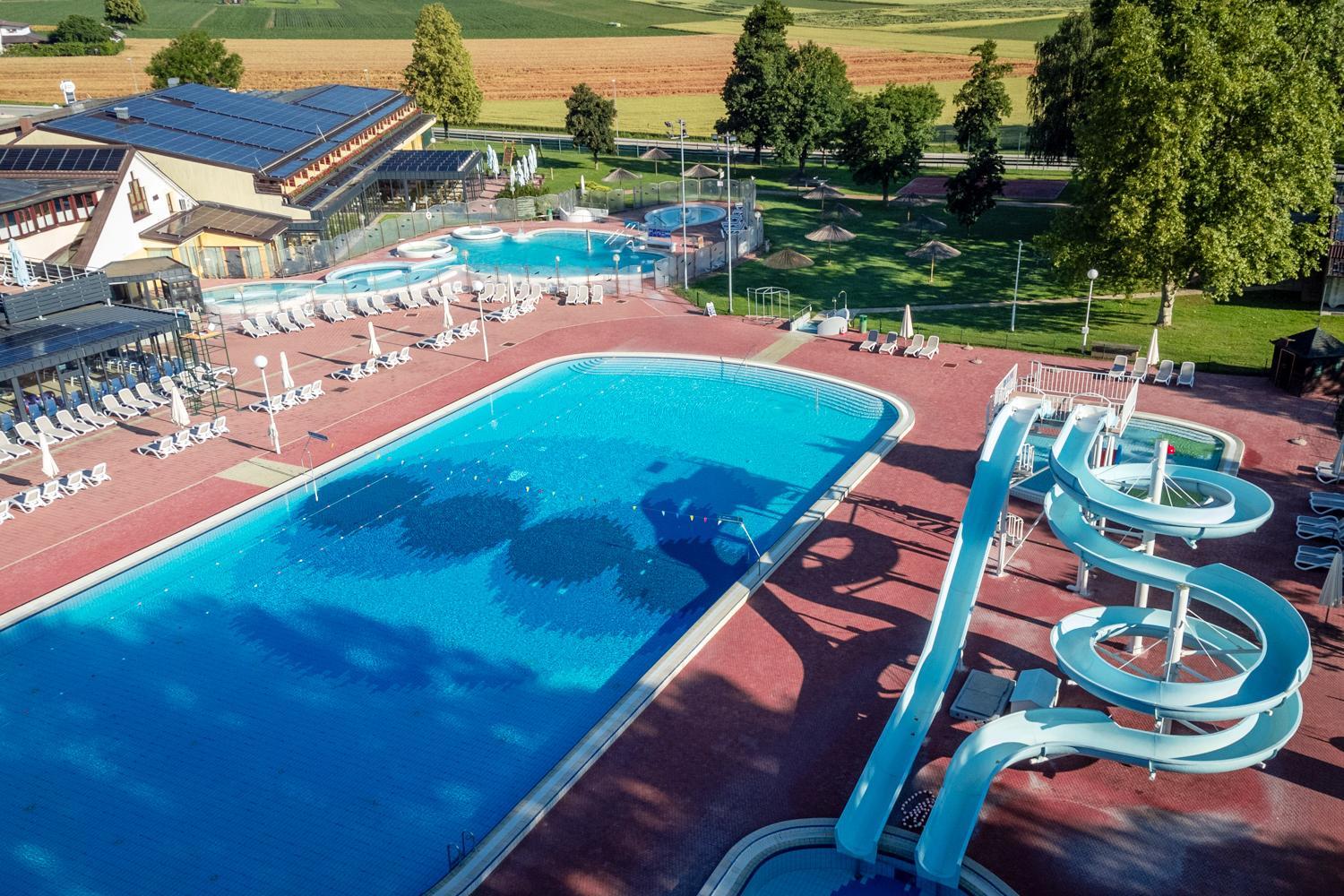 Double Room with Balcony (2 Adults + 1 Child) - Photo 23