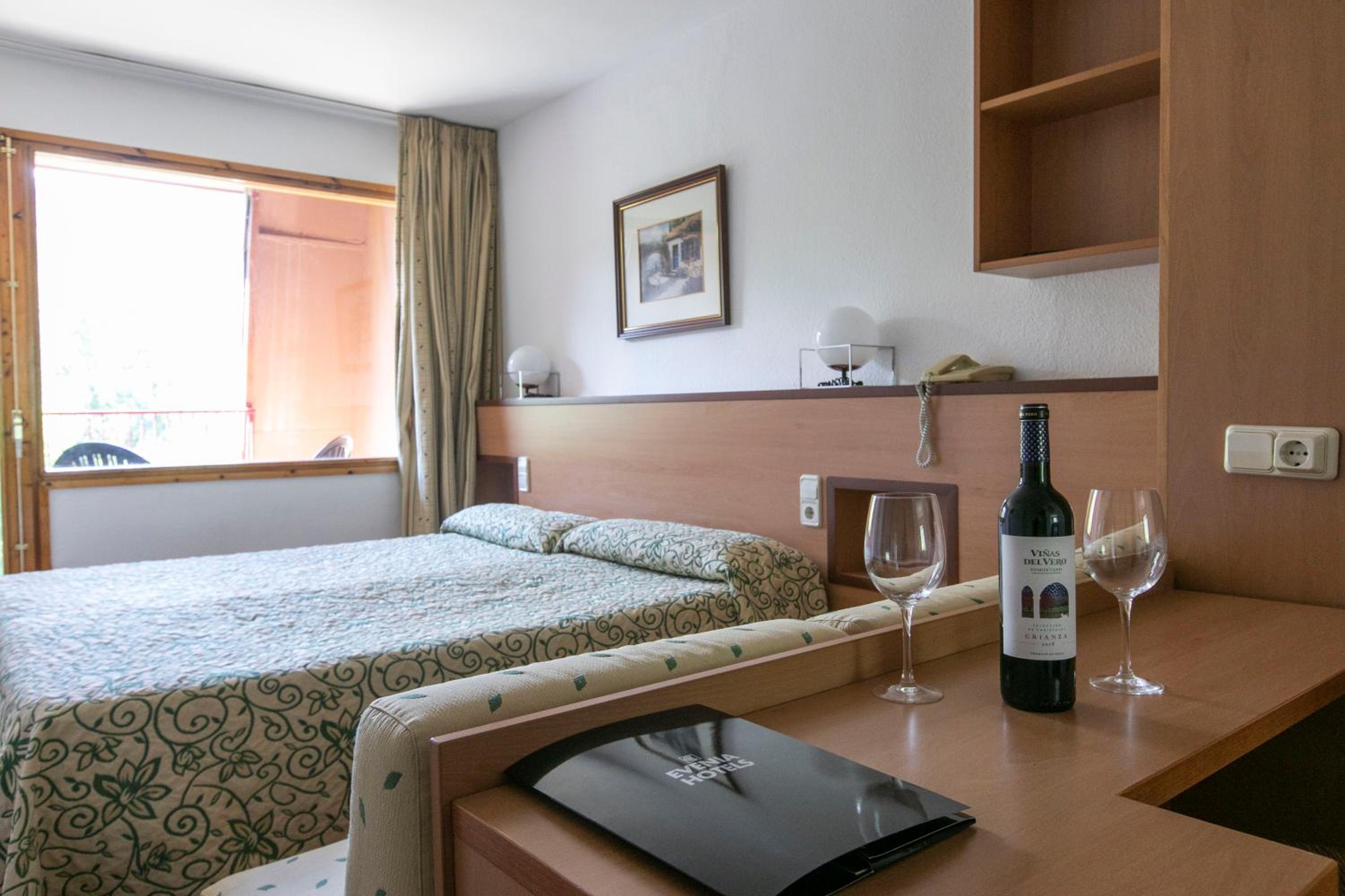 Double or Twin Room - Photo 10