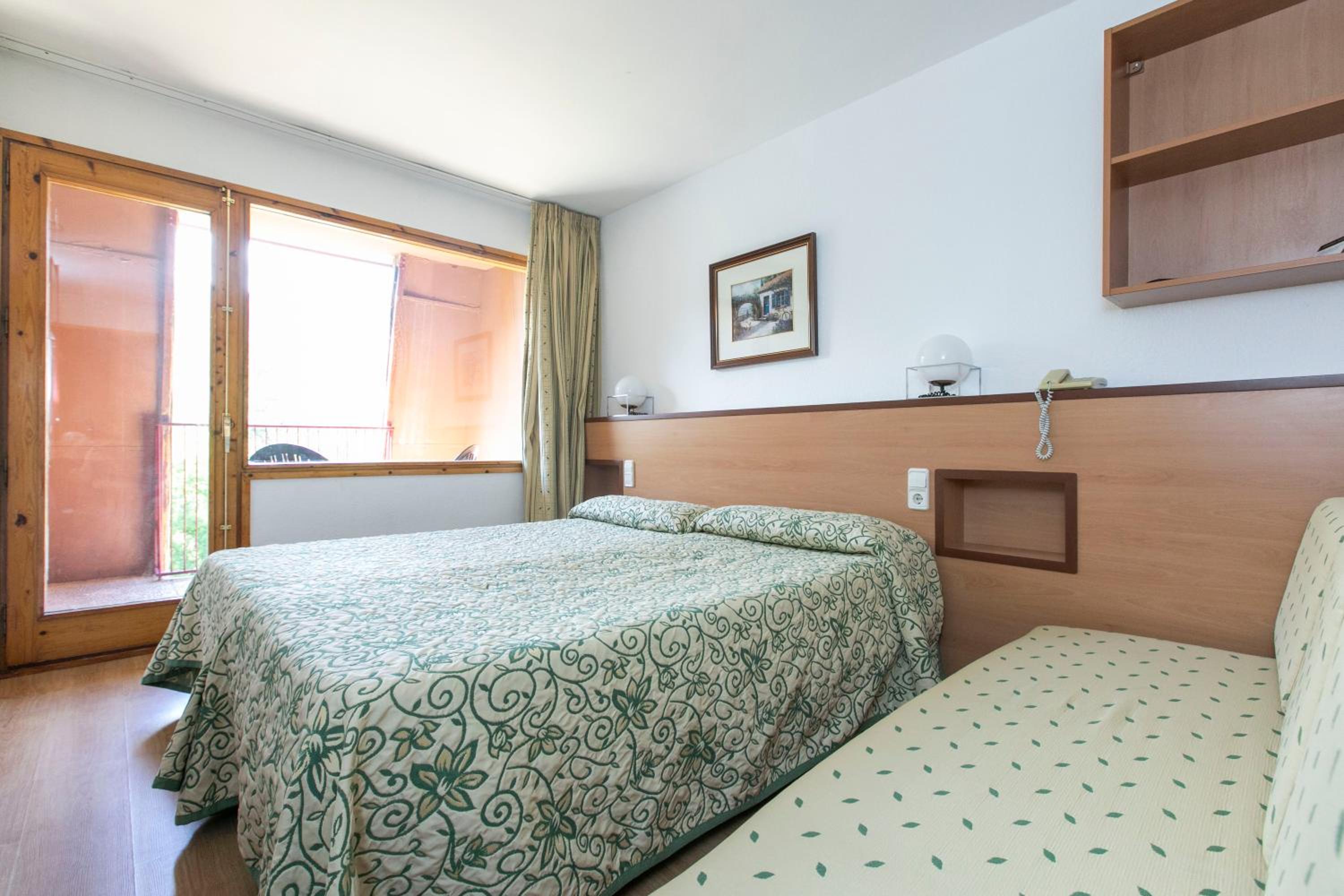 Double or Twin Room - Photo 6
