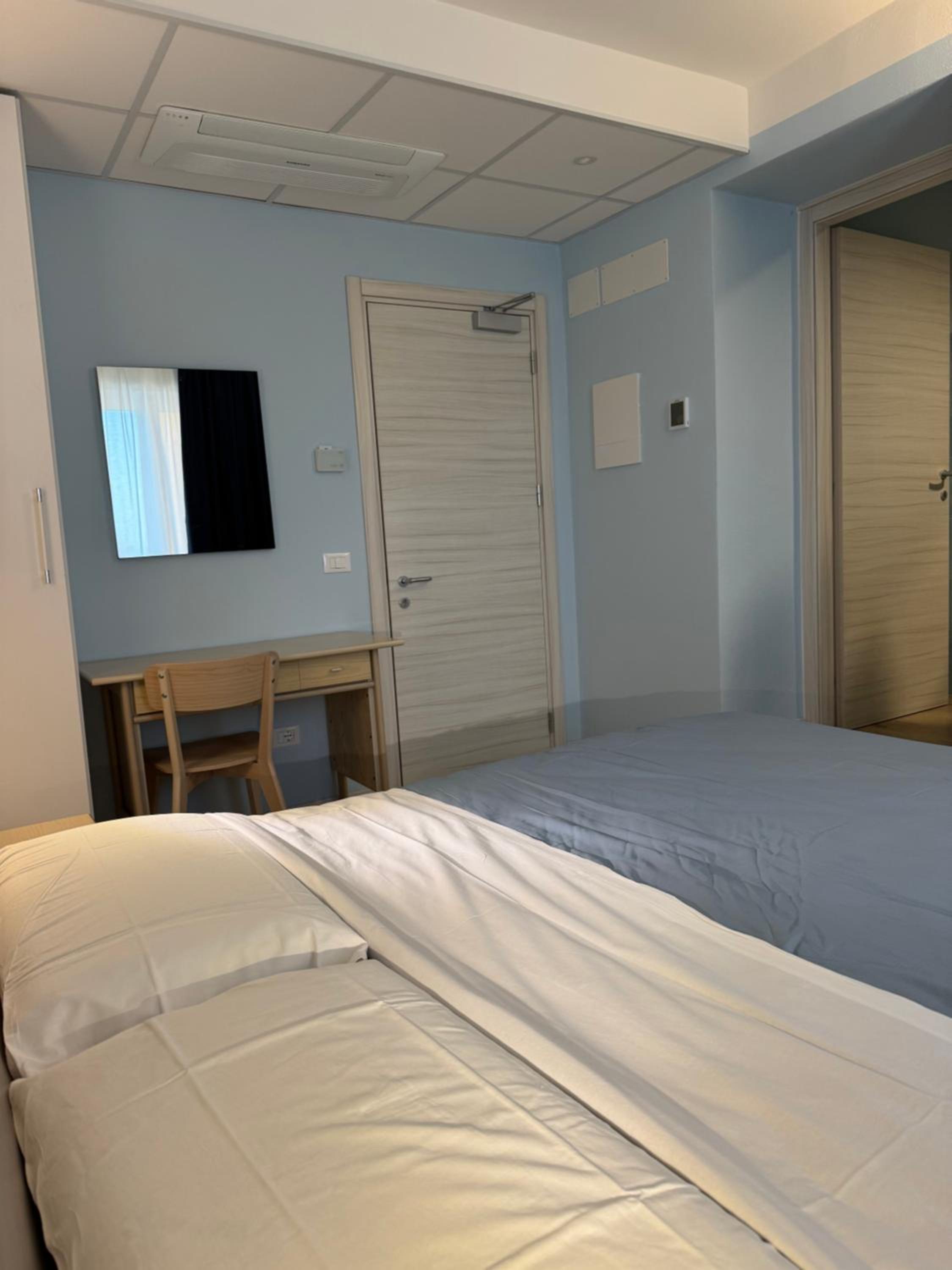 Large Single Room photo 2