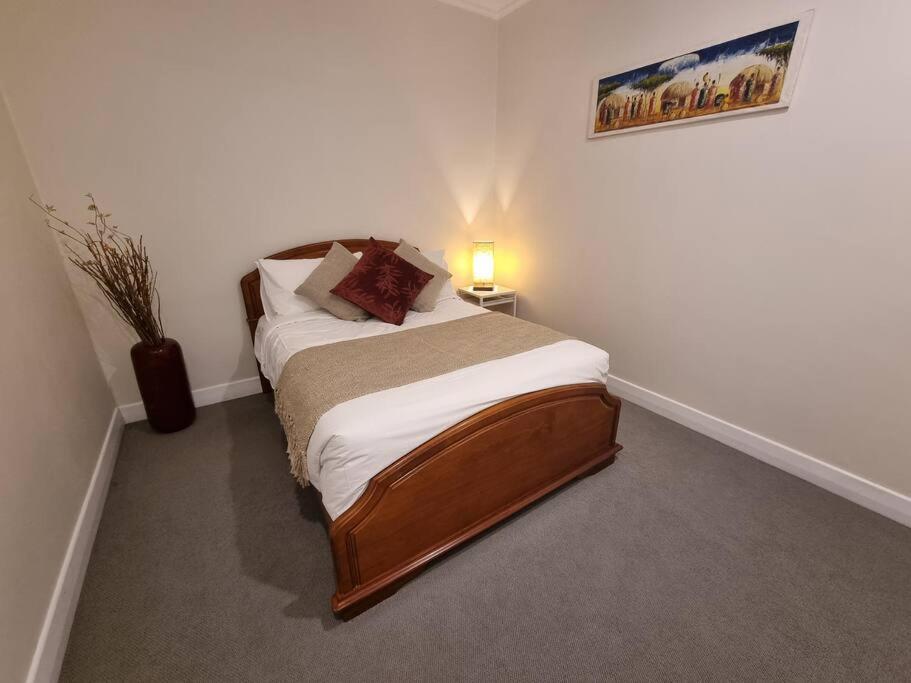 Three-Bedroom House photo 2