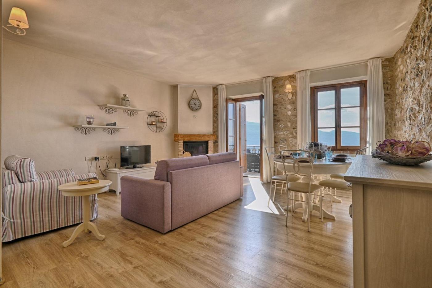 Apartment with Lake View