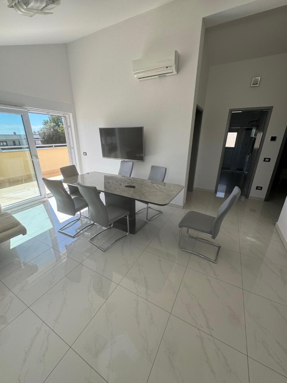 Penthouse Apartment - Photo 11