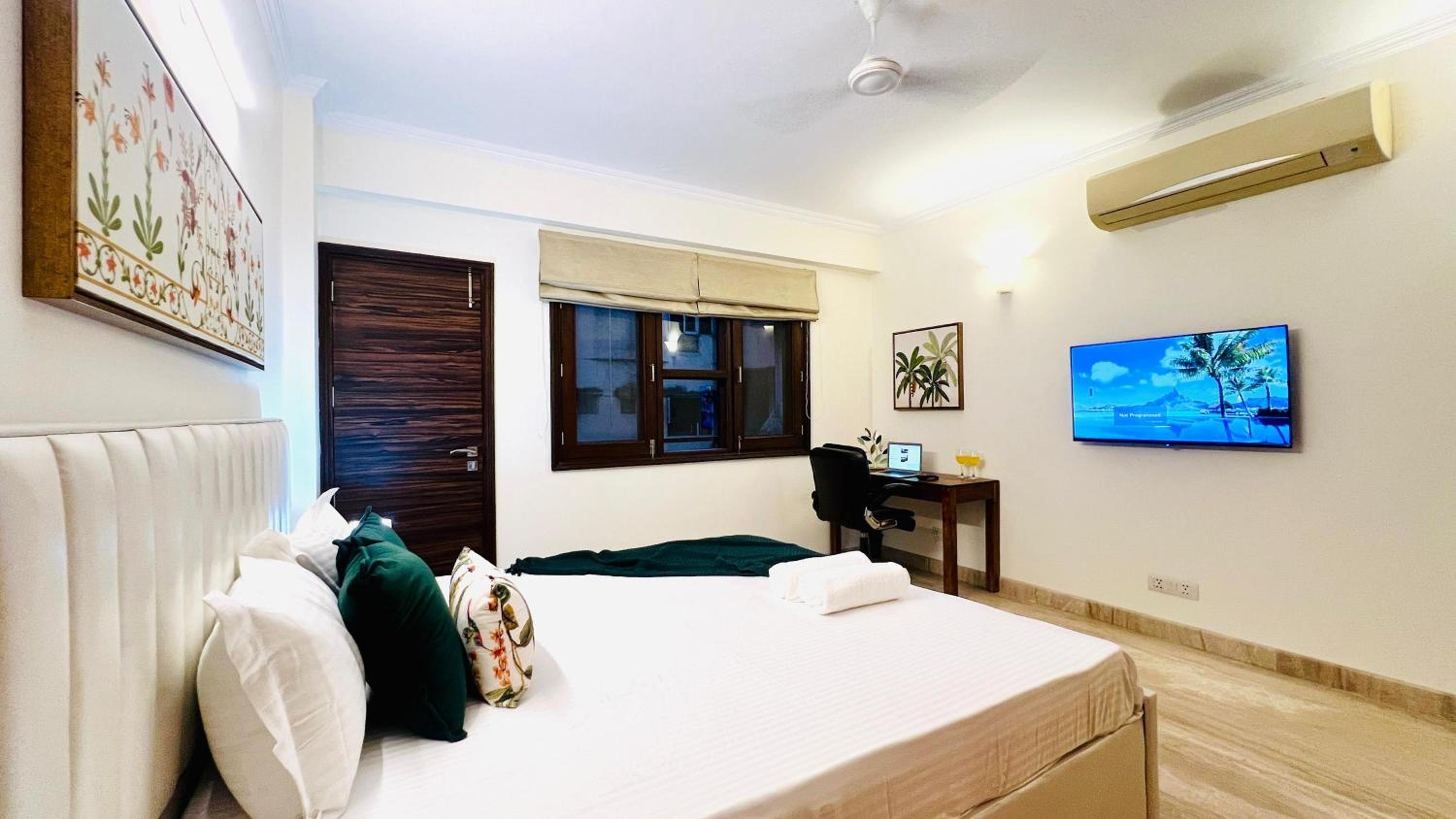 Standard King Room photo 1
