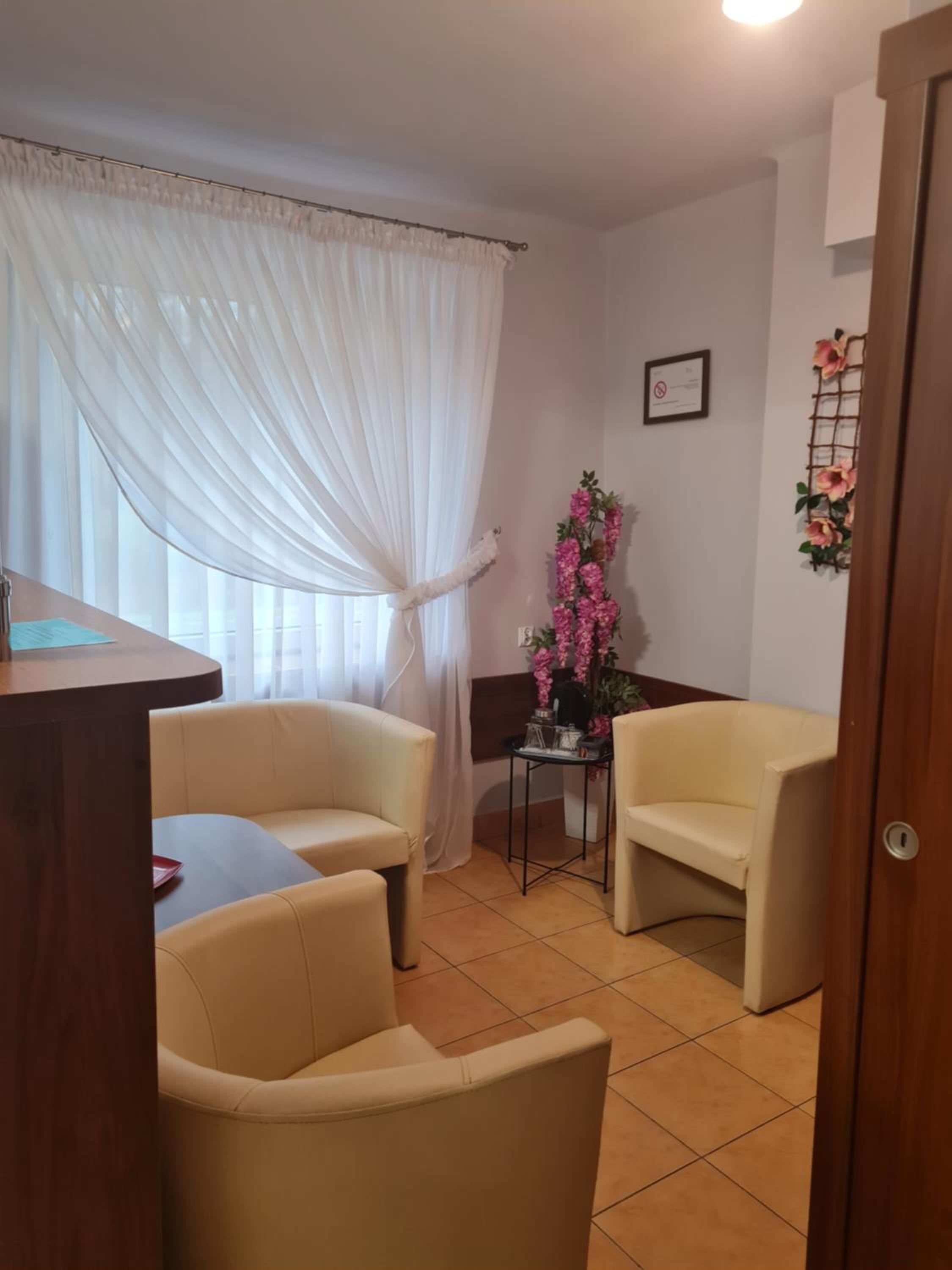 Large Double Room - Photo 2