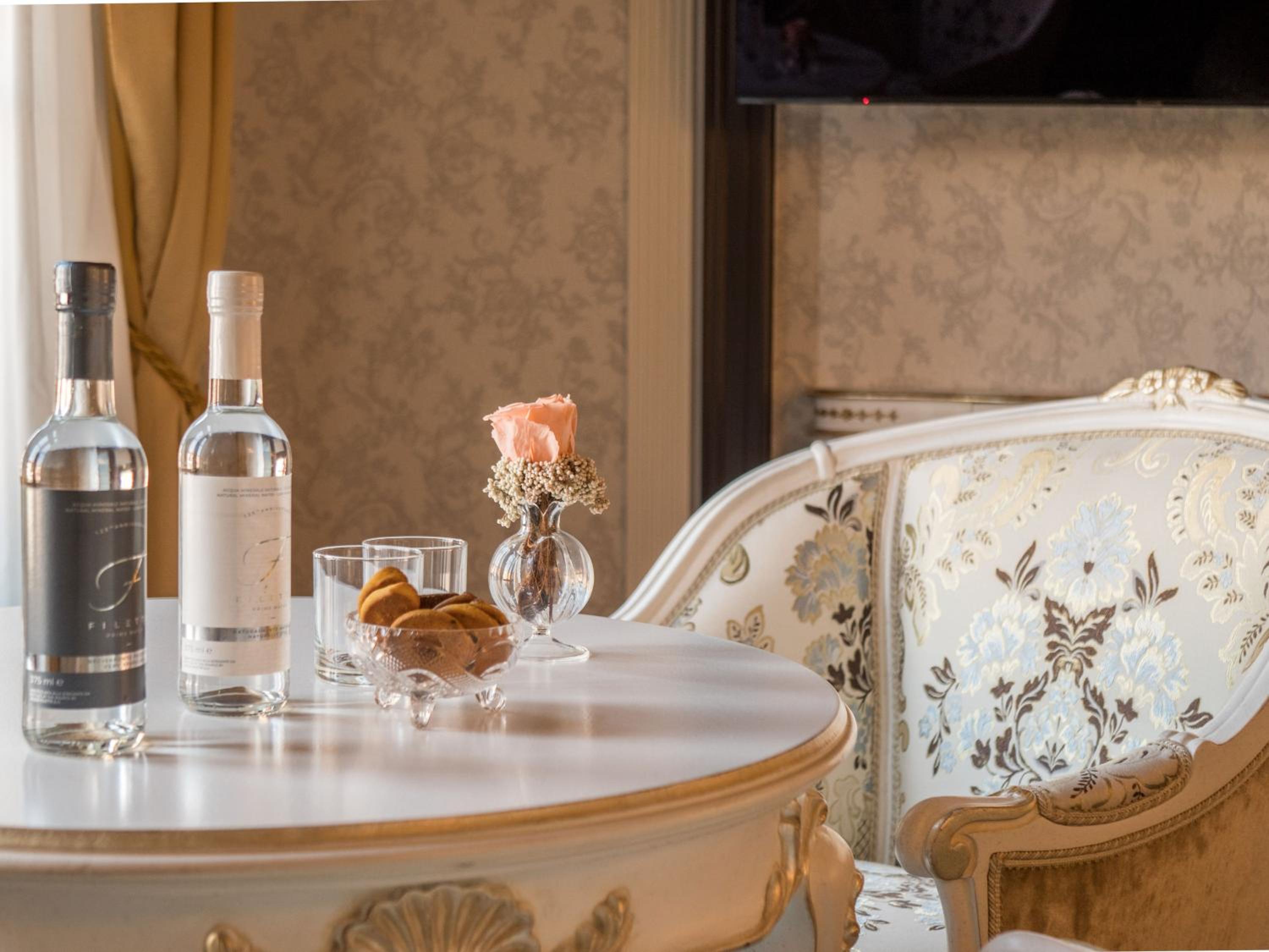 Junior Suite with Grand Canal View photo 2