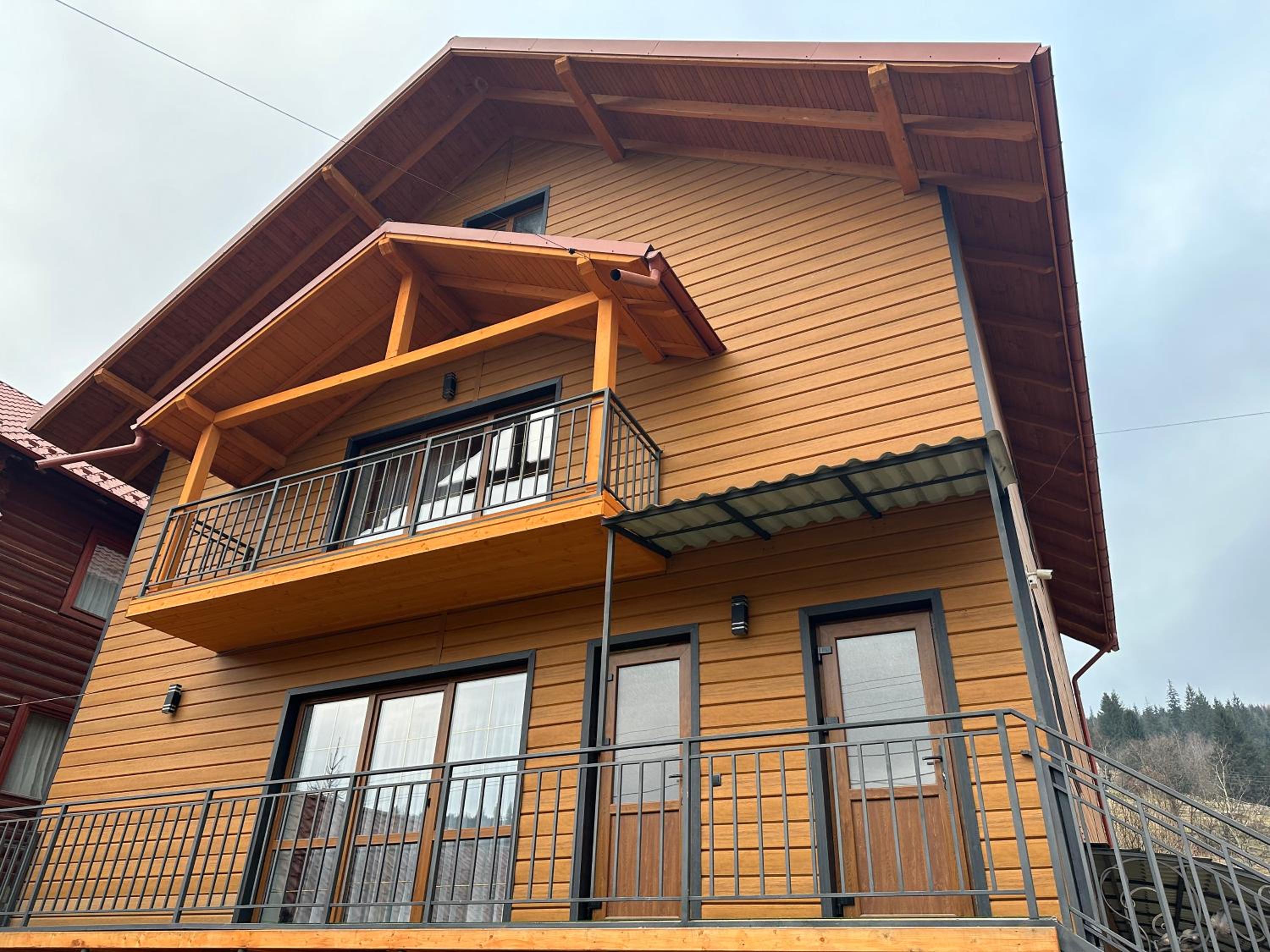 Five-Bedroom House photo 1