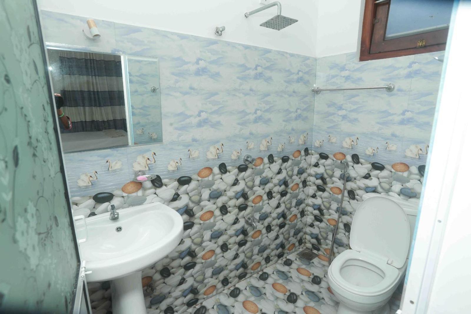Single Room with Bathroom photo 3