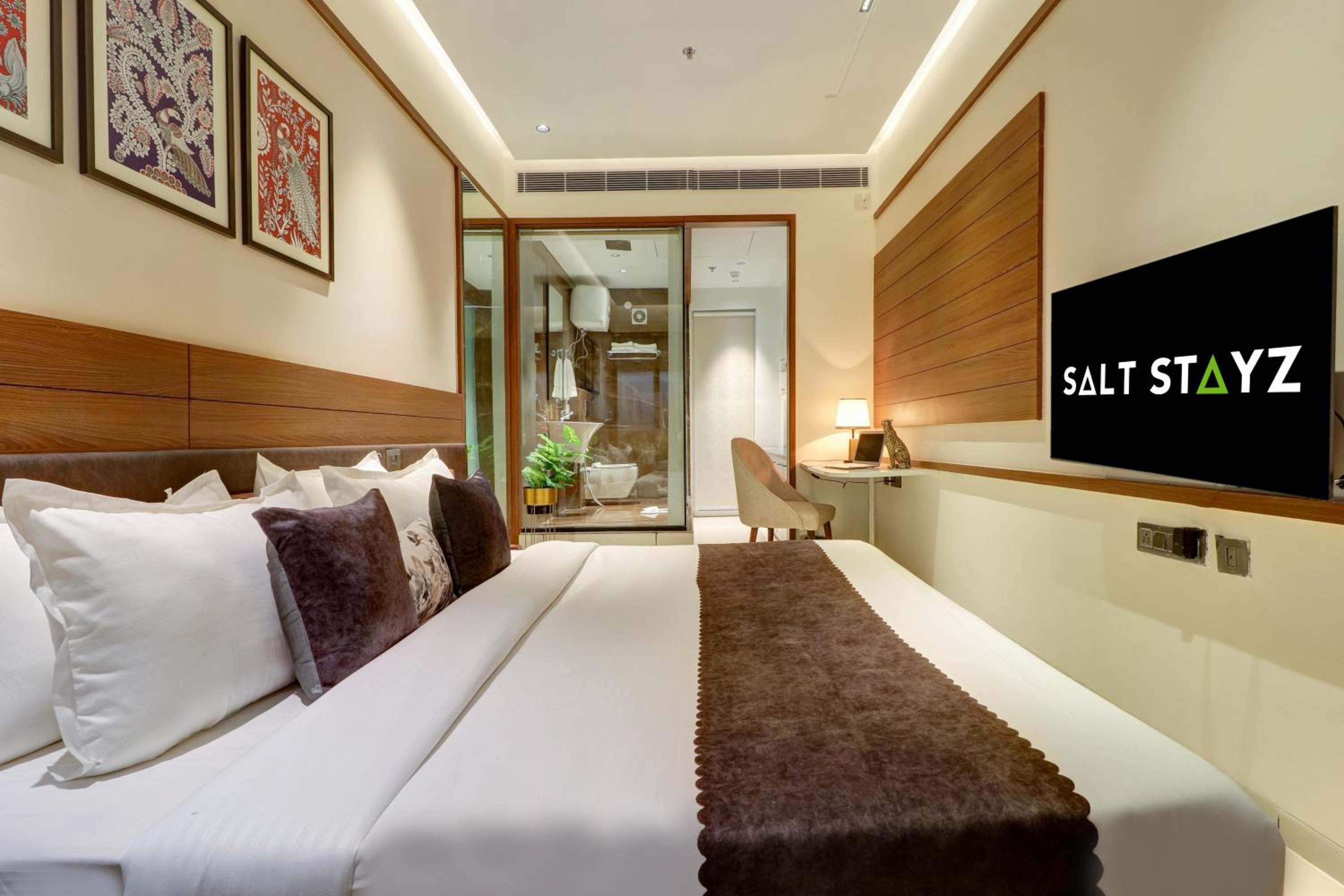 Deluxe Room with Private Balcony and Kitchennate