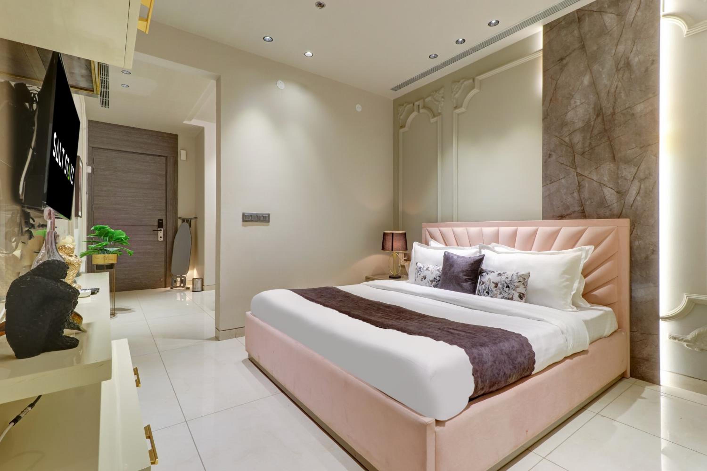 Presidential Suite Room with Balcony and Kitchennate
