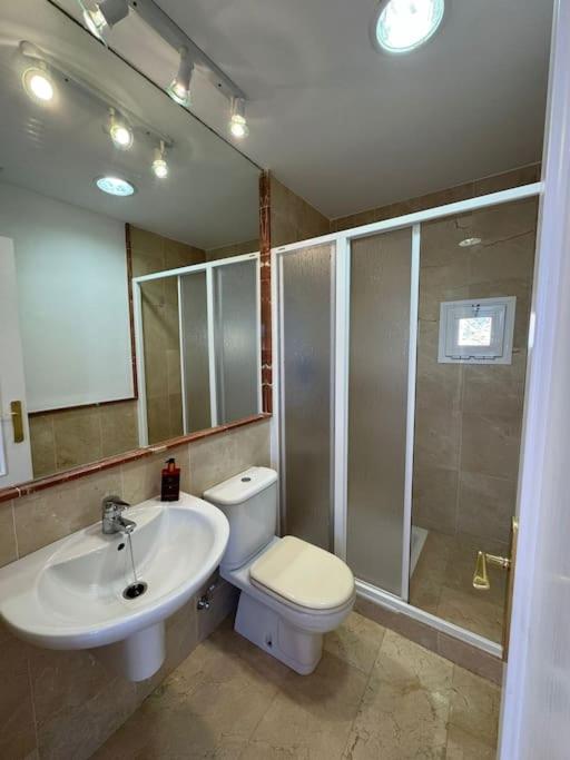 Four-Bedroom House photo 3