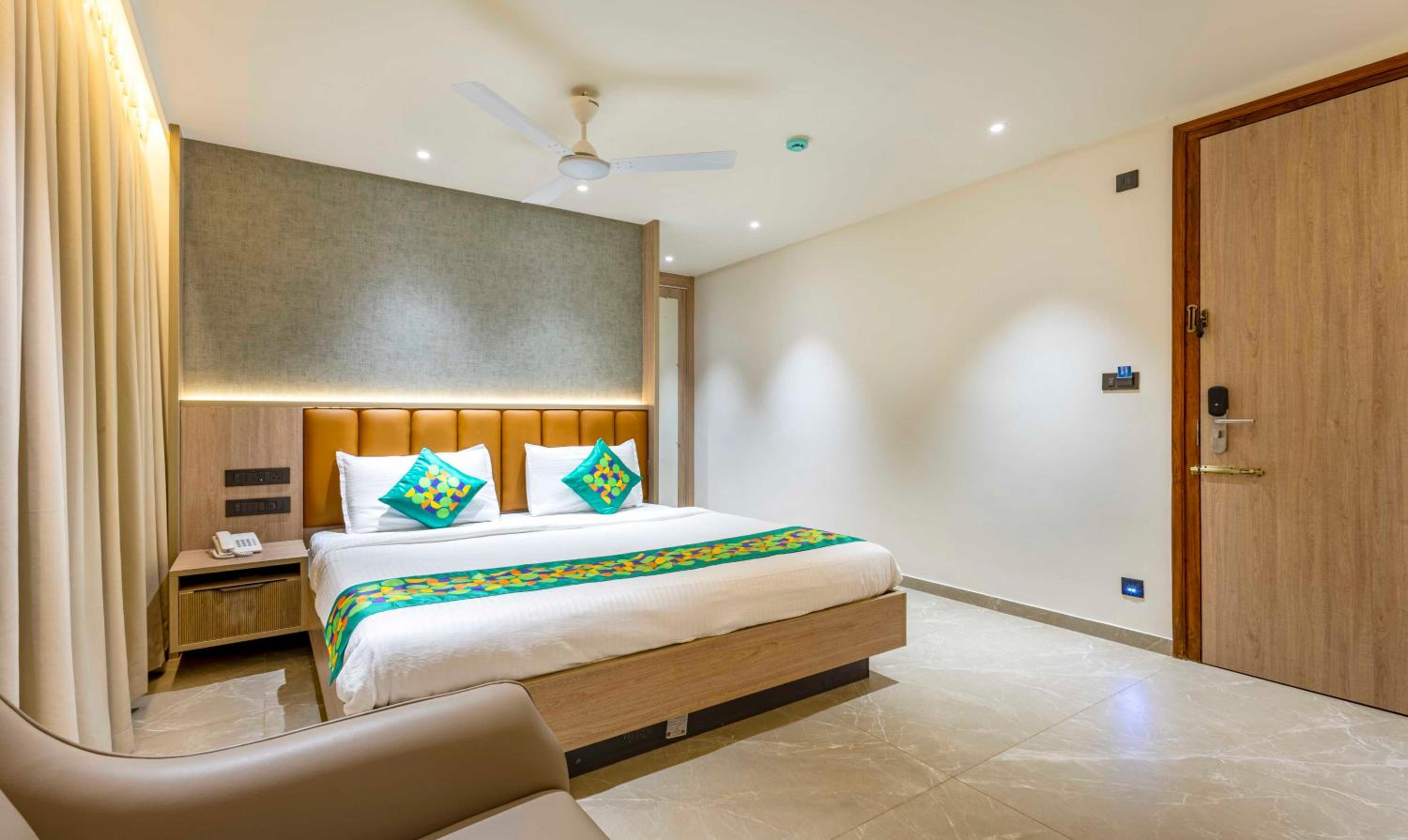 Deluxe Room - Photo 2