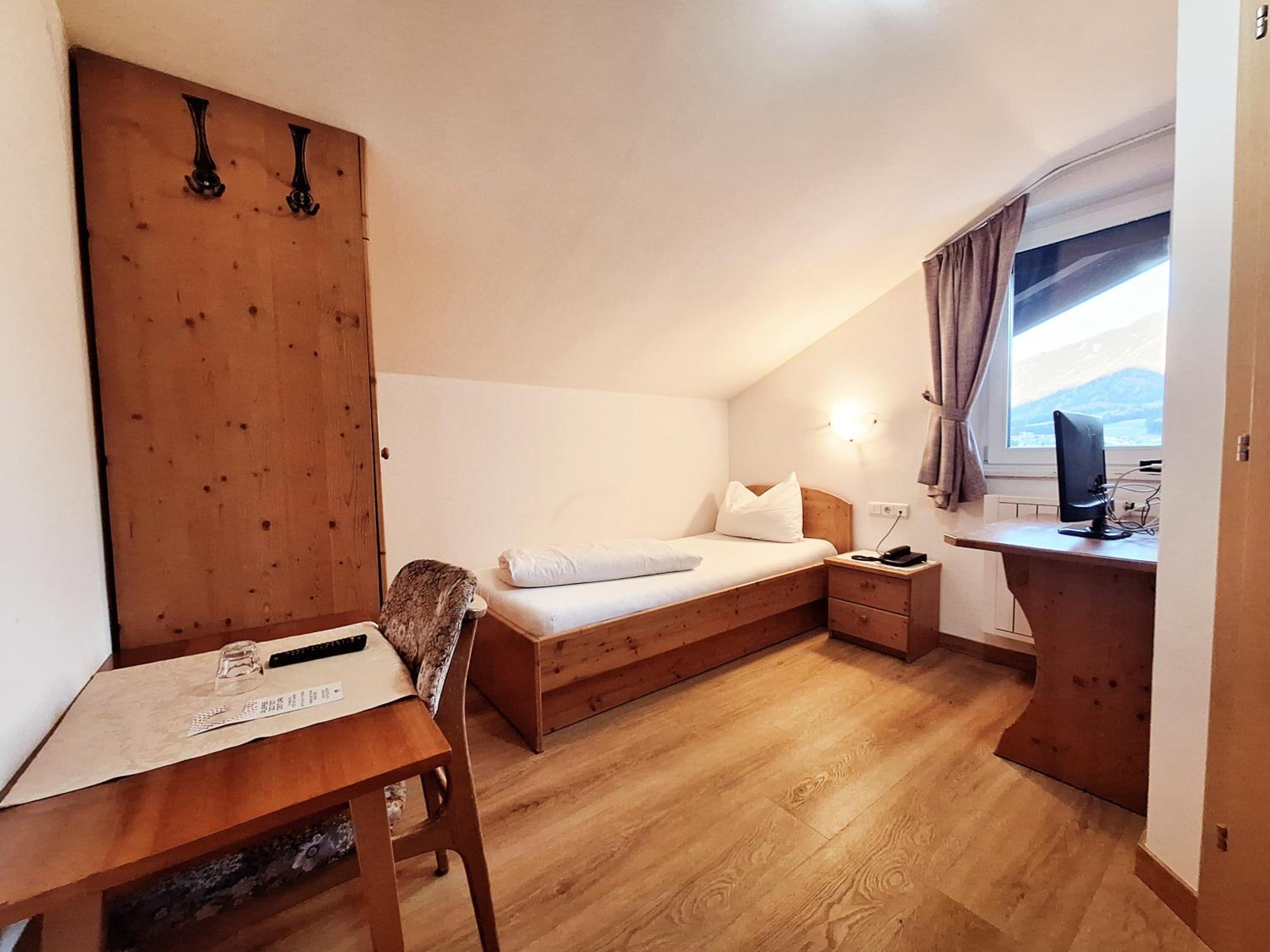Classic Single Room with Shower photo 1