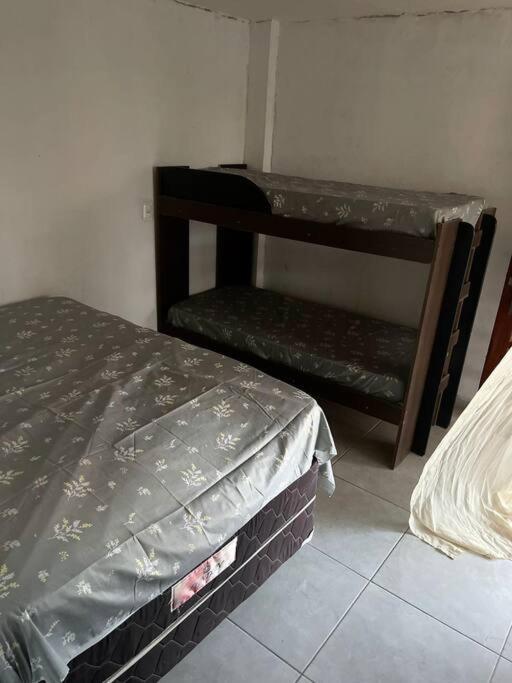 Five-Bedroom House photo 1