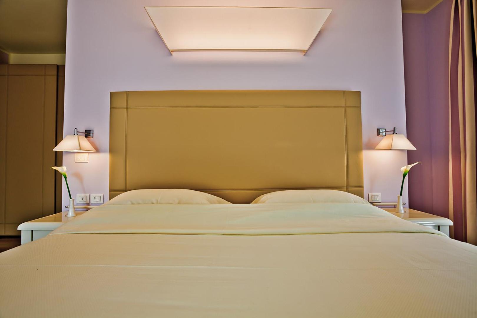 Standard Double or Twin Room with Balcony - Photo 7