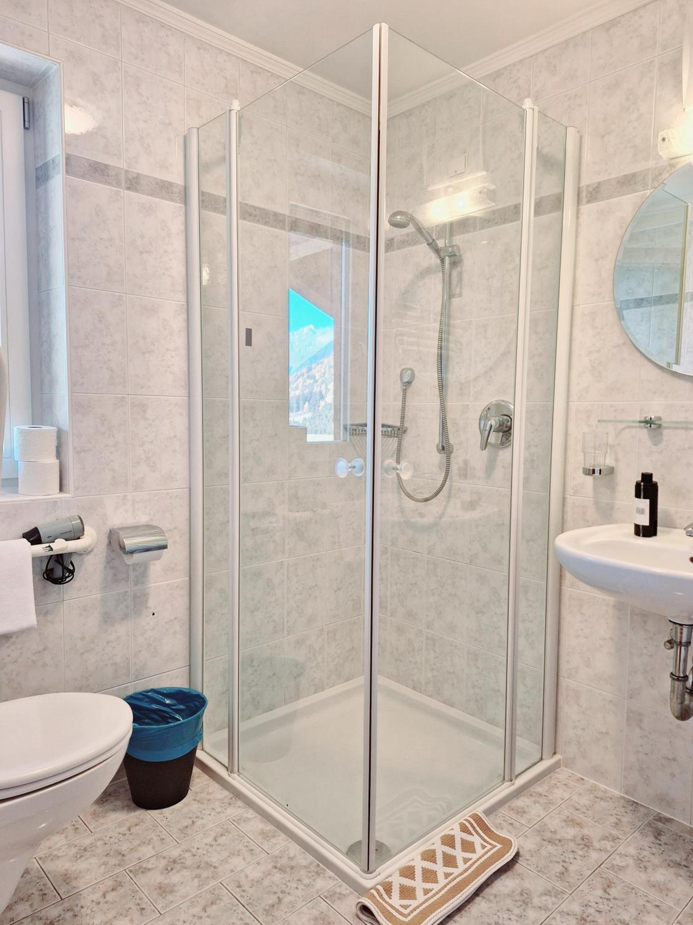 Classic Single Room with Shower photo 2