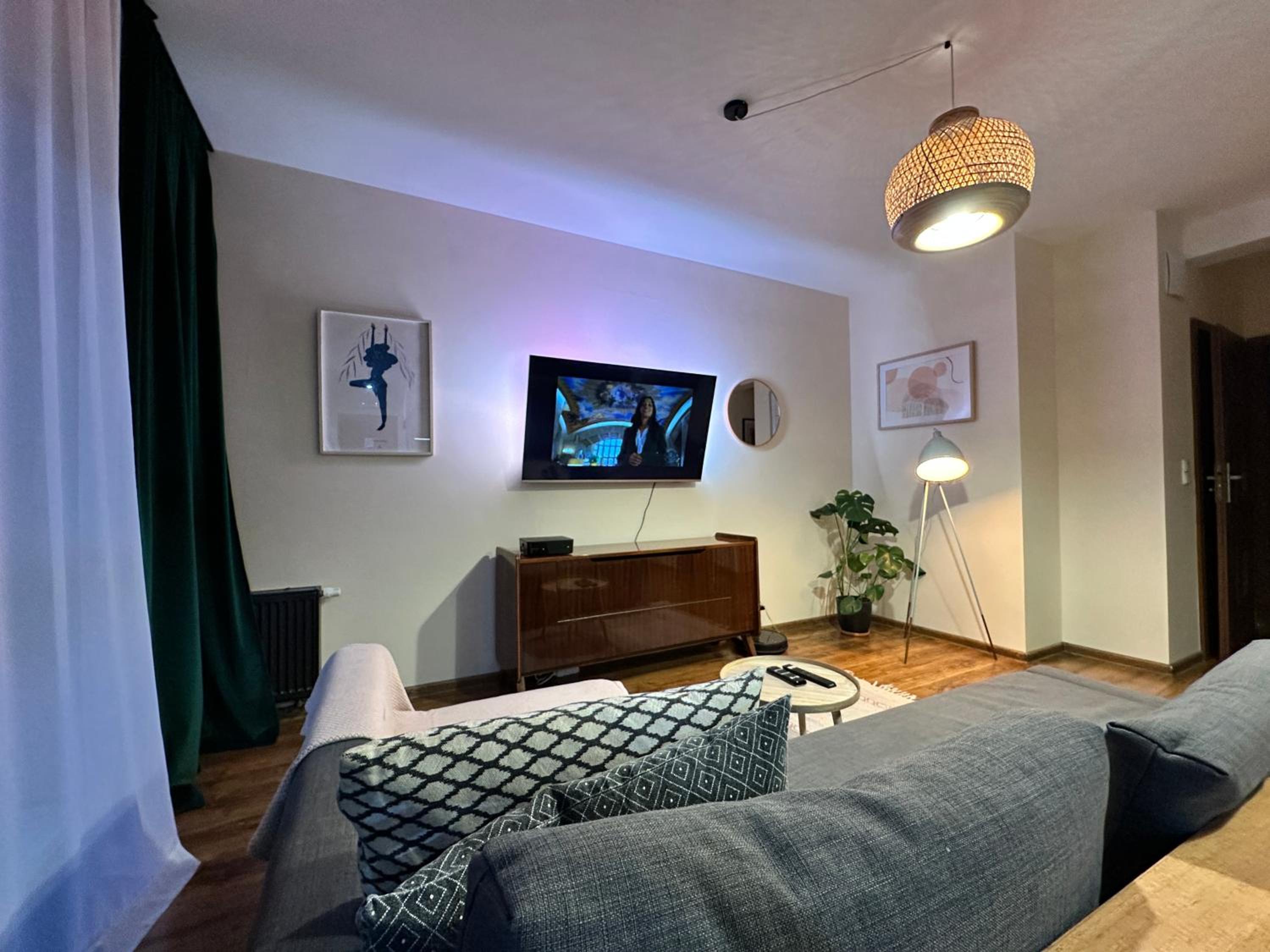 One-Bedroom Apartment photo 1