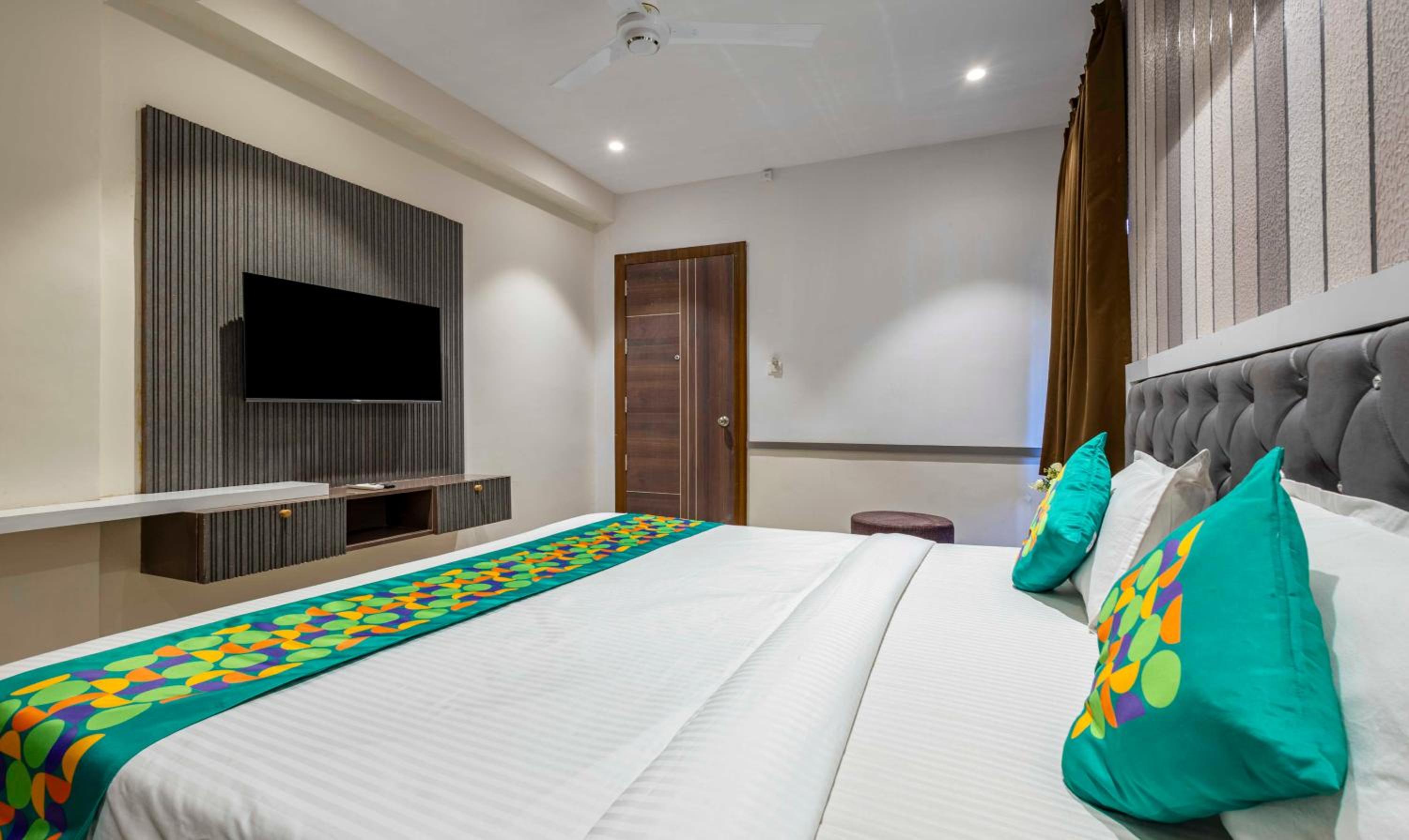 Deluxe Room - Photo 3