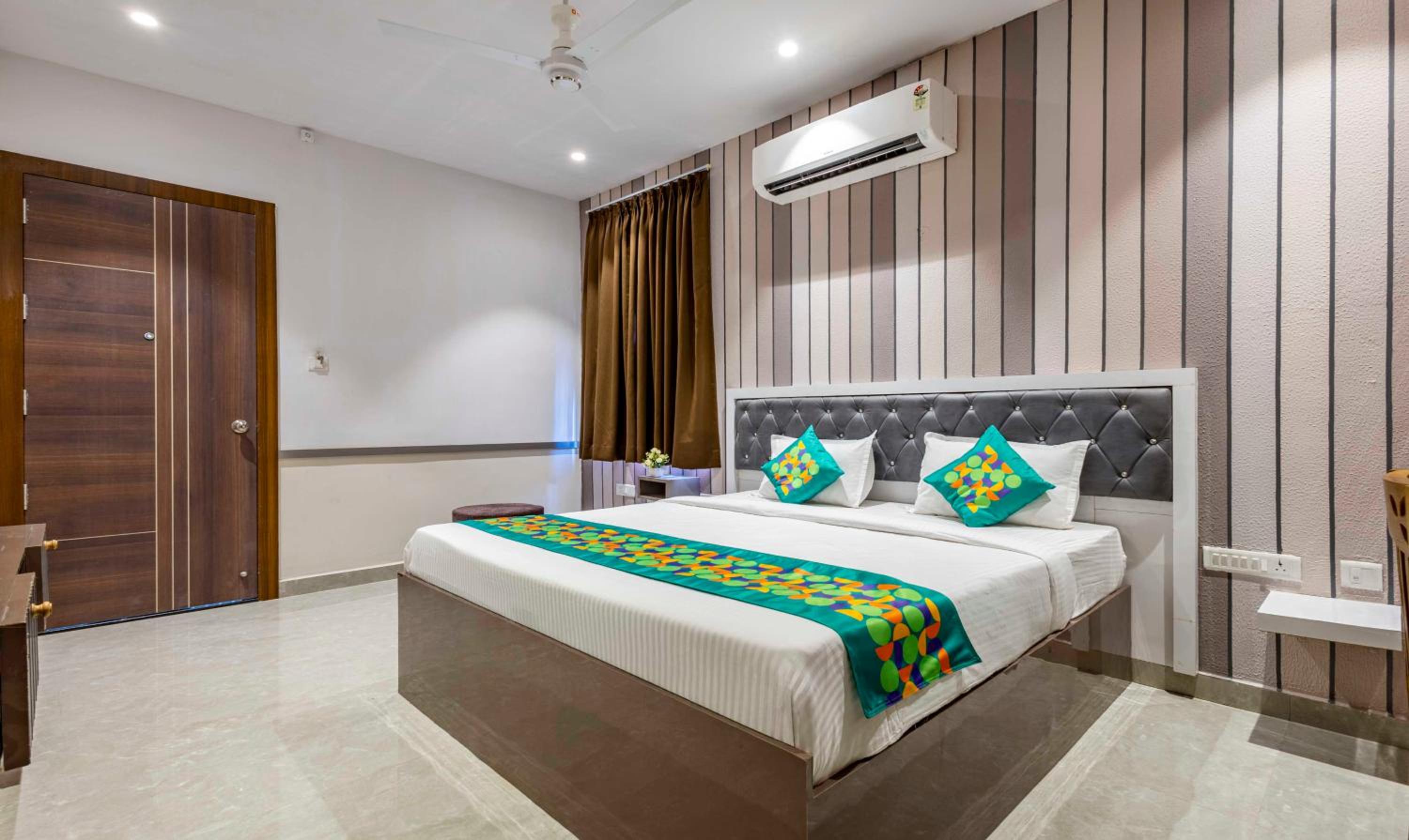 Deluxe Room - Photo 5