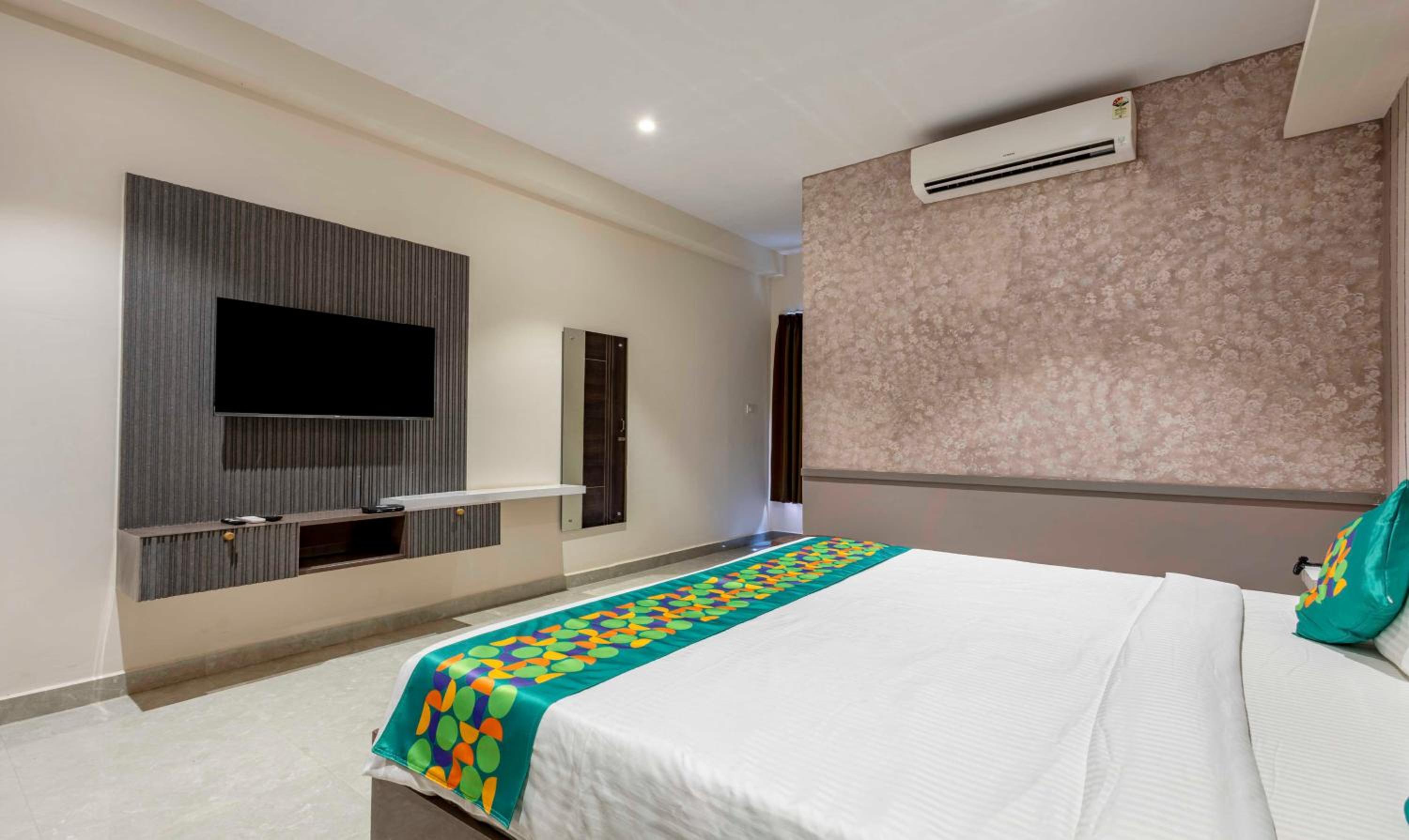 Spacious Superior Room photo 3