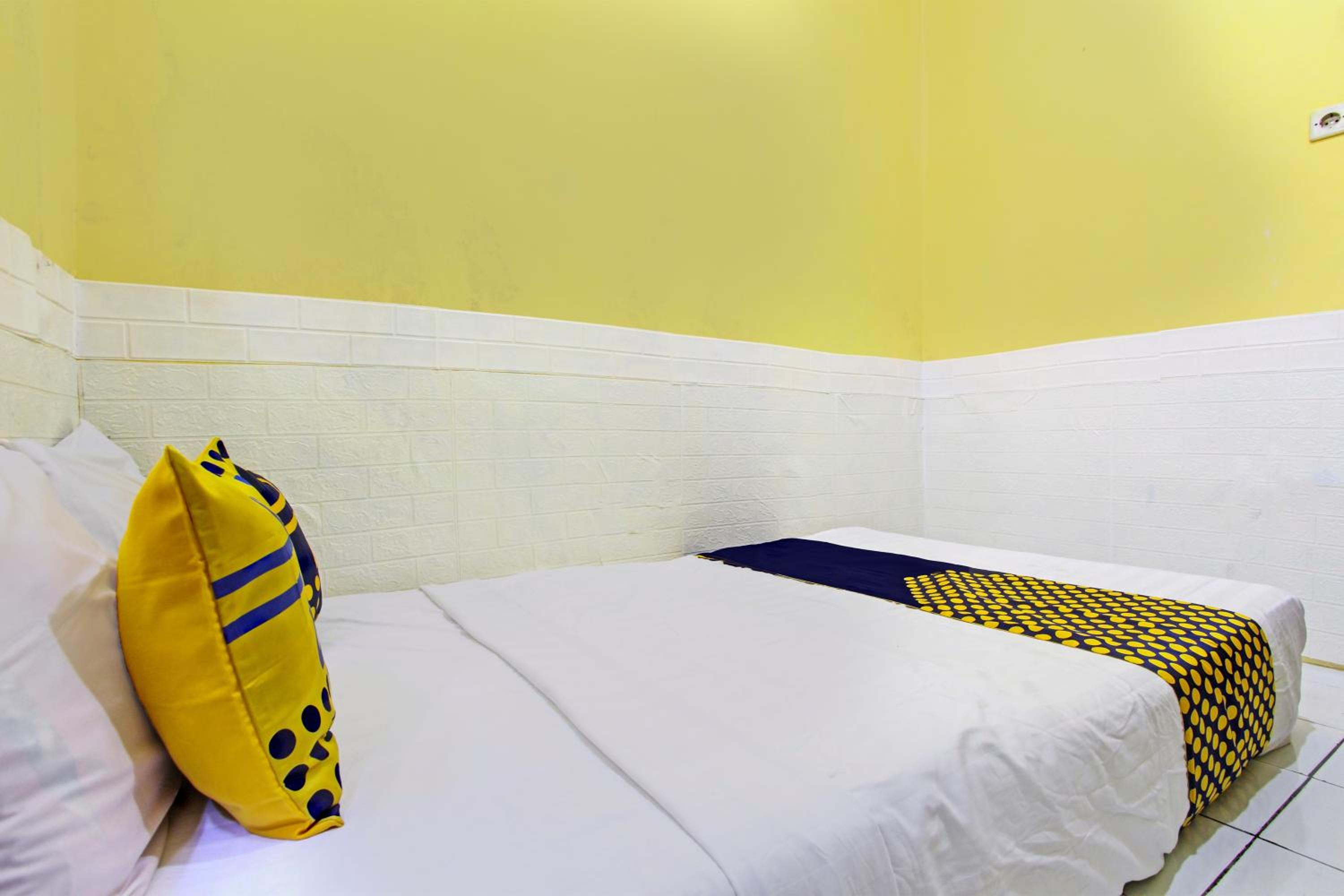Budget Double Room photo 3