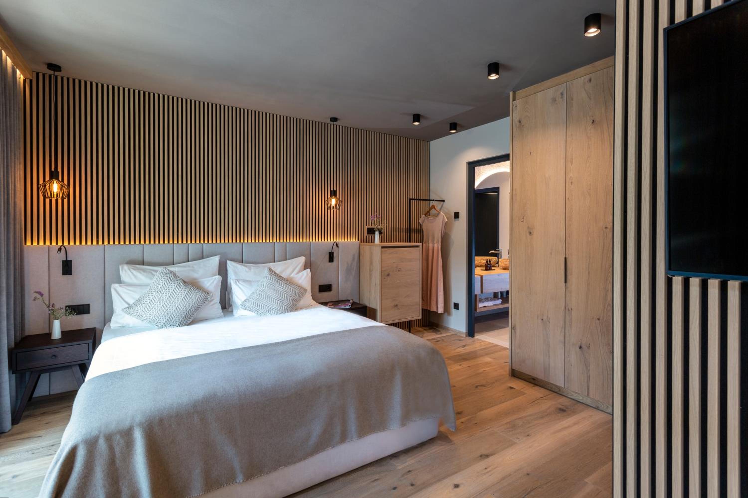 Suite with Hot Tub