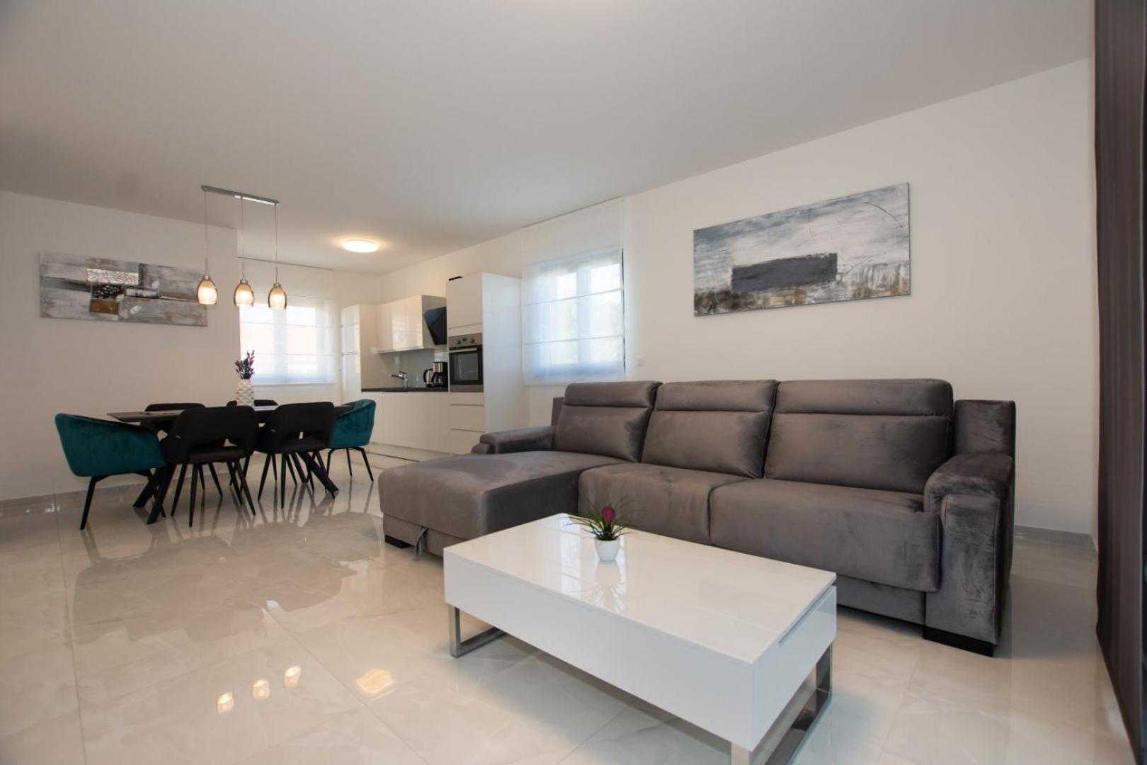 Villa photo 2