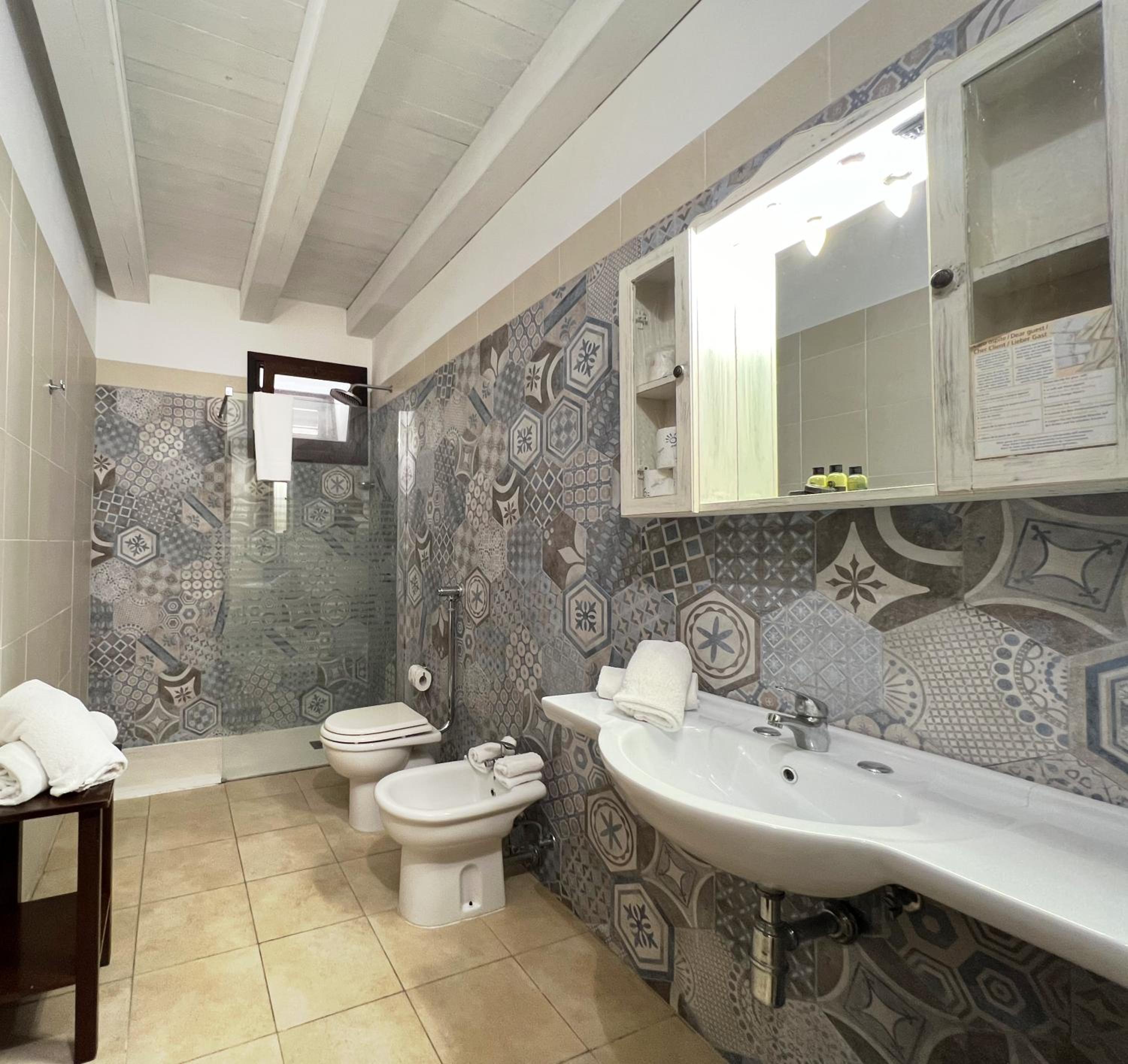 Duplex Quadruple Room - Photo 4