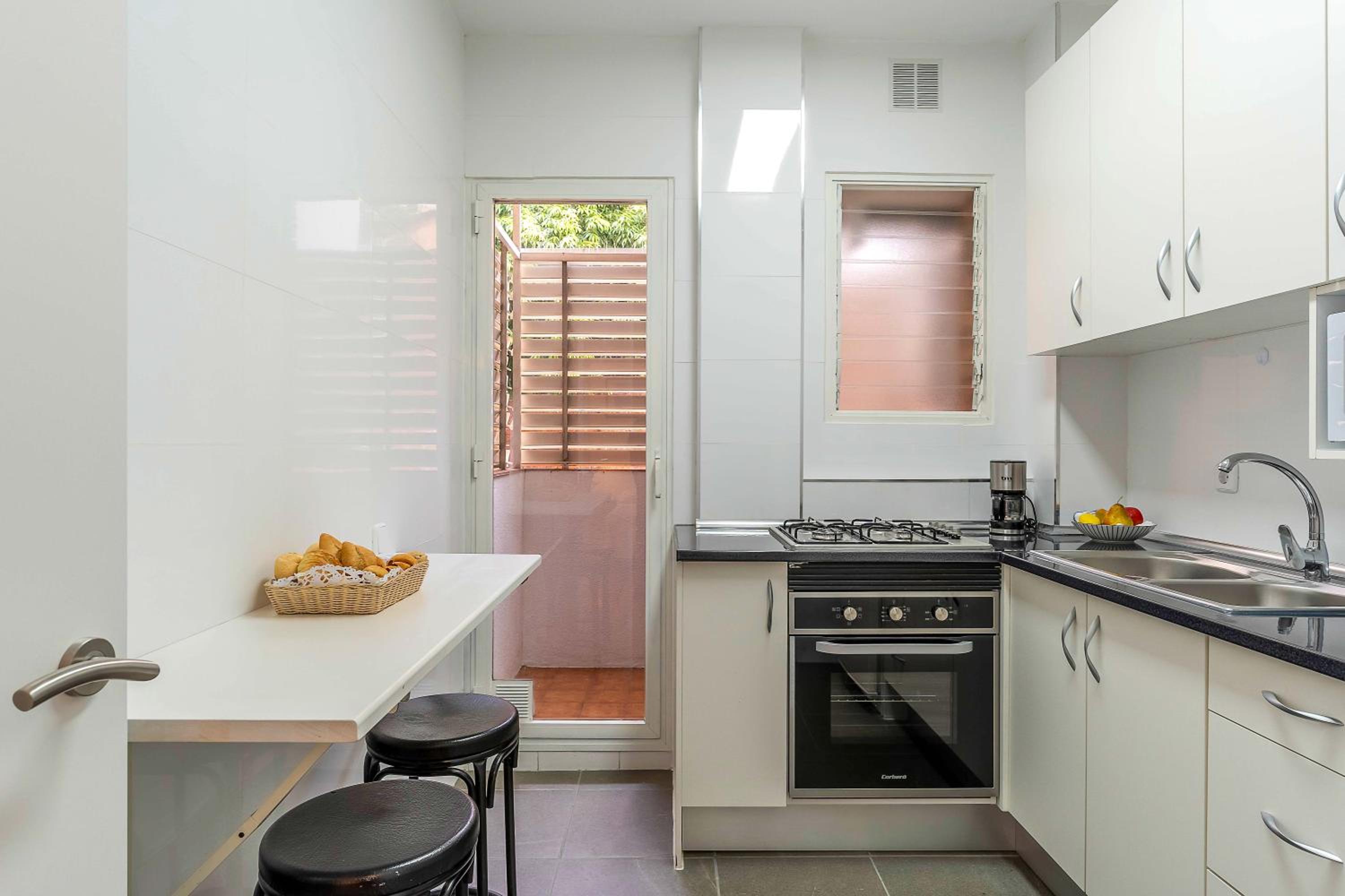 Two-Bedroom Apartment (4 Adults) - Top Floor without Elevator photo 2