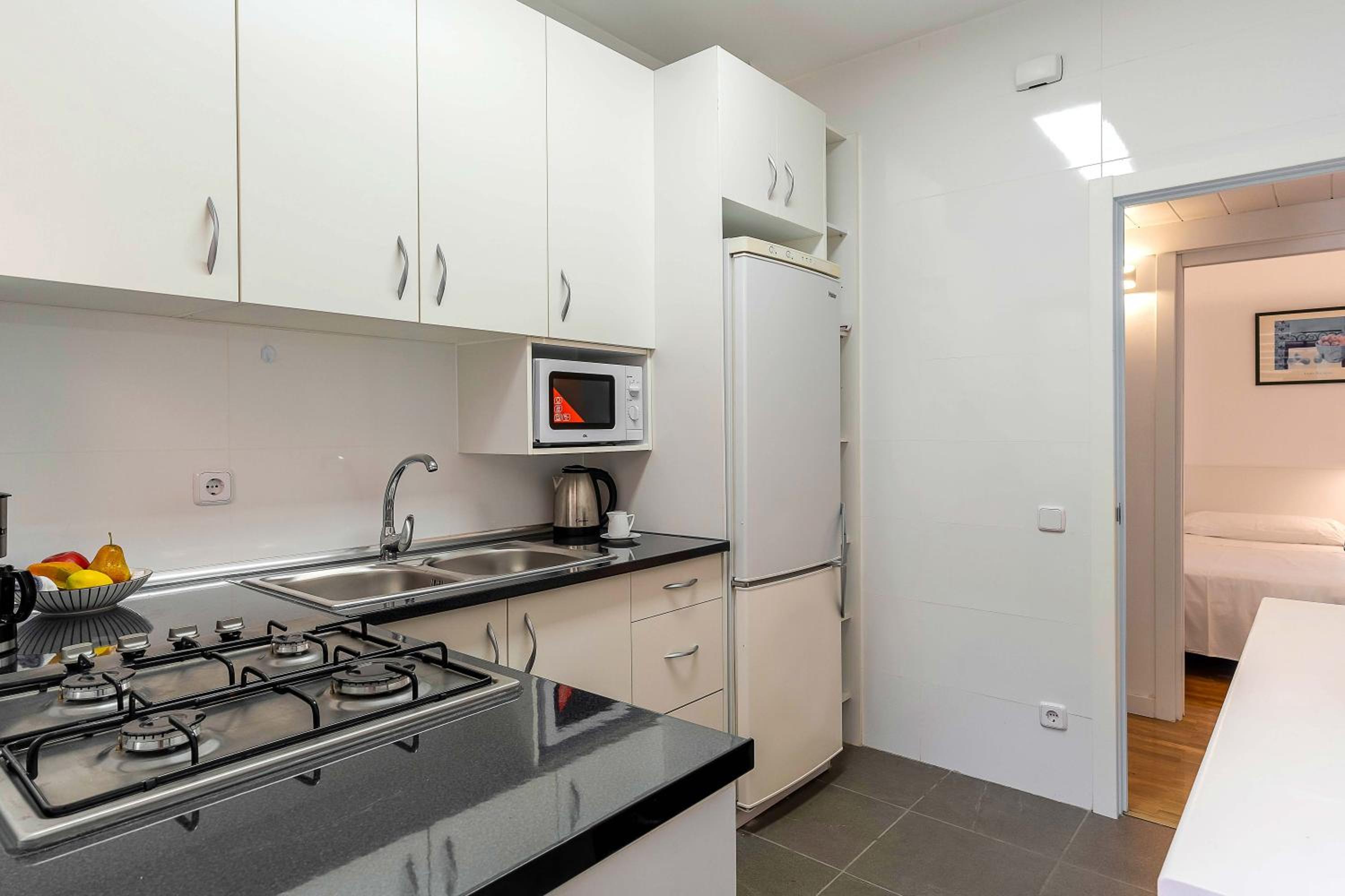 Two-Bedroom Apartment (4 Adults) - Top Floor without Elevator photo 3