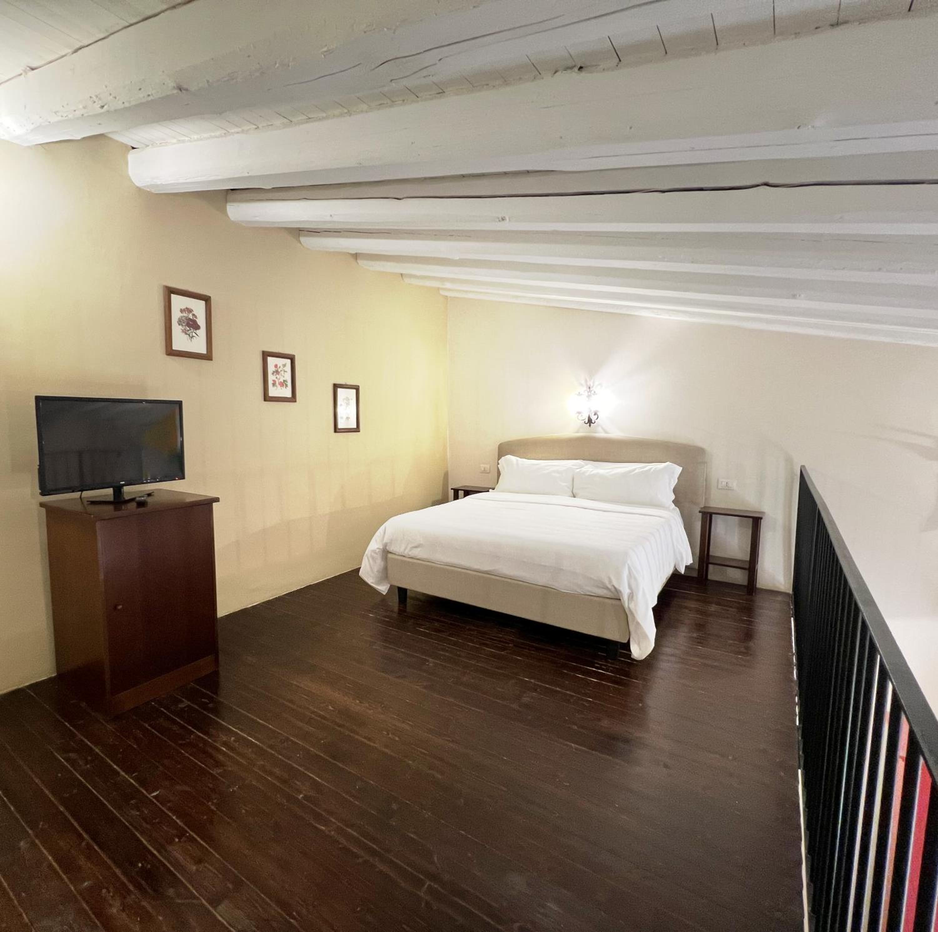 Duplex Quadruple Room - Photo 2