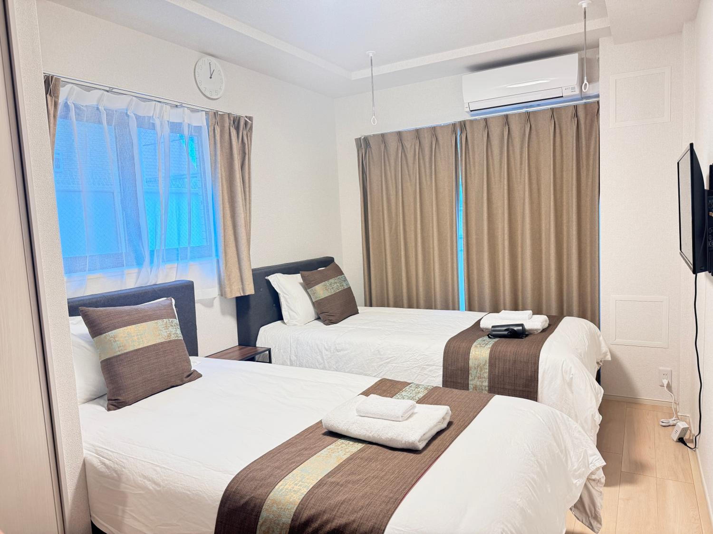 Twin Room with City View photo 2