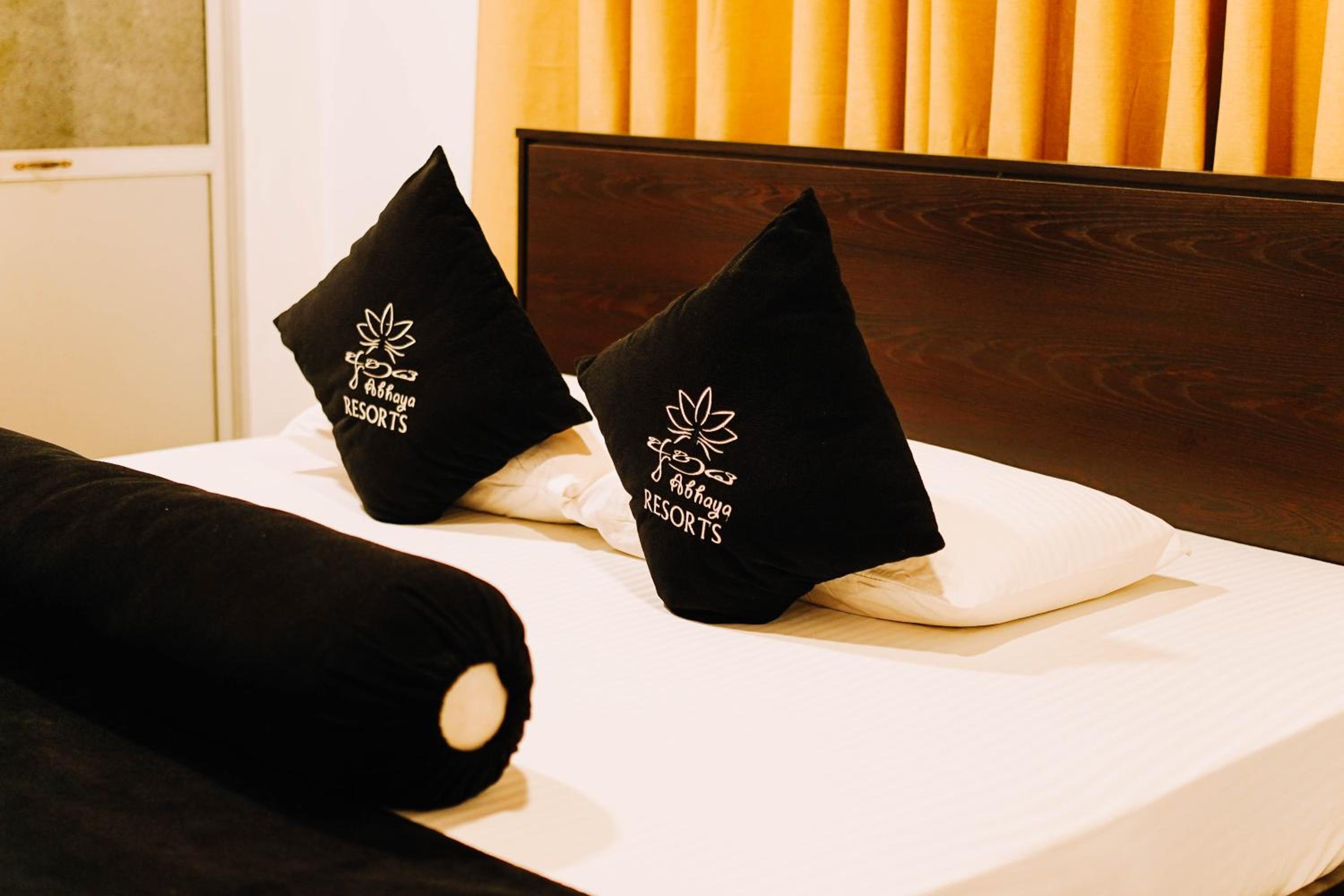 Deluxe King Room photo 1