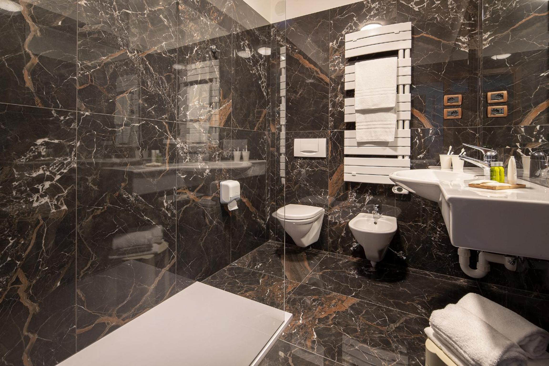 Deluxe Room - Photo 3