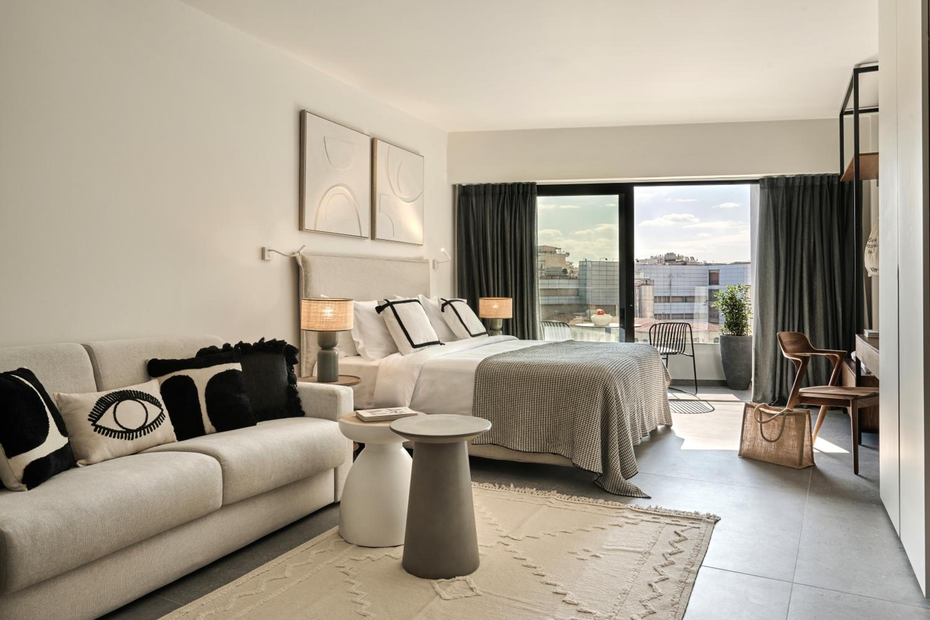 Deluxe King Room with Balcony photo 1