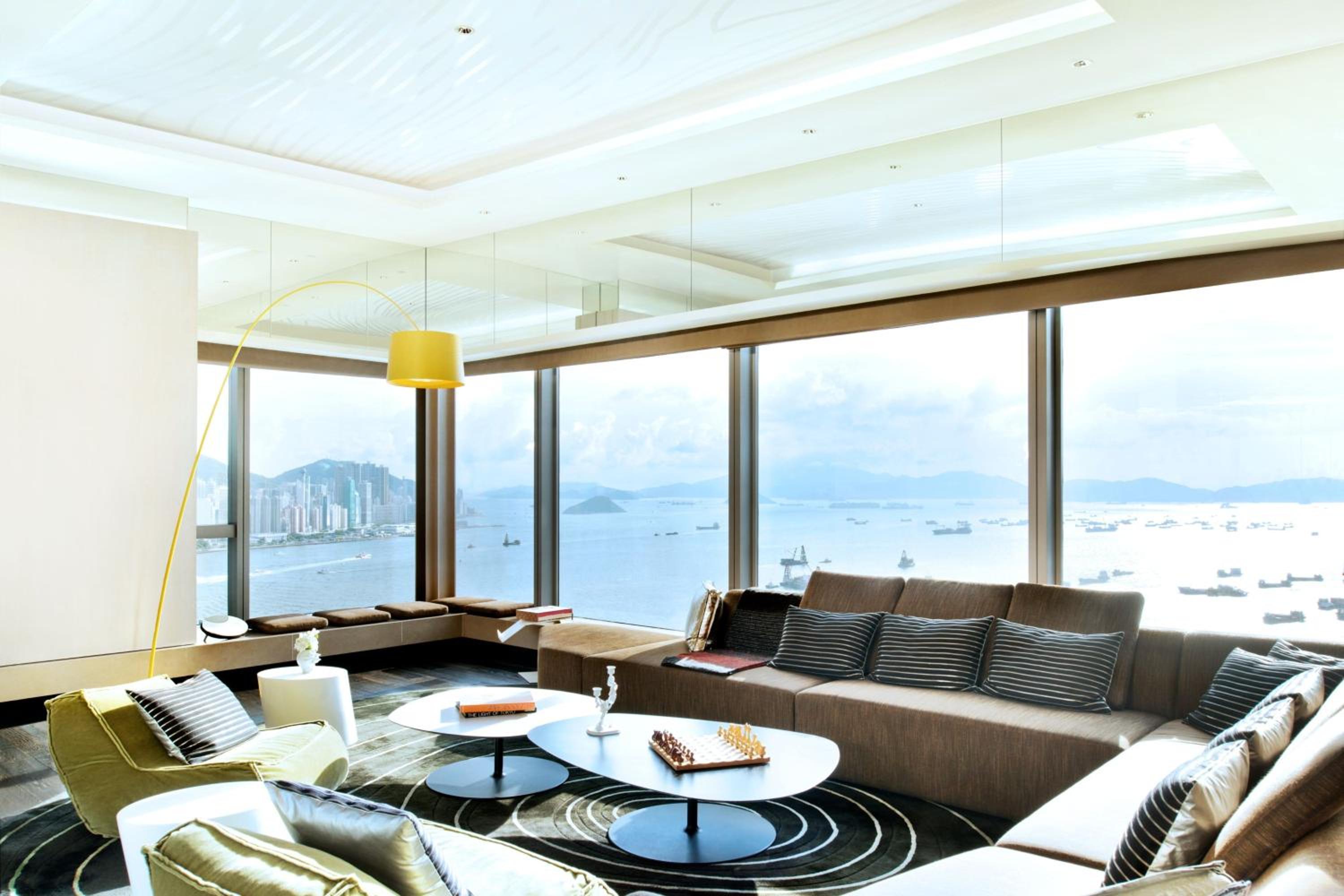 Extreme WOW King Suite with Whirlpool and Skyline View photo 3
