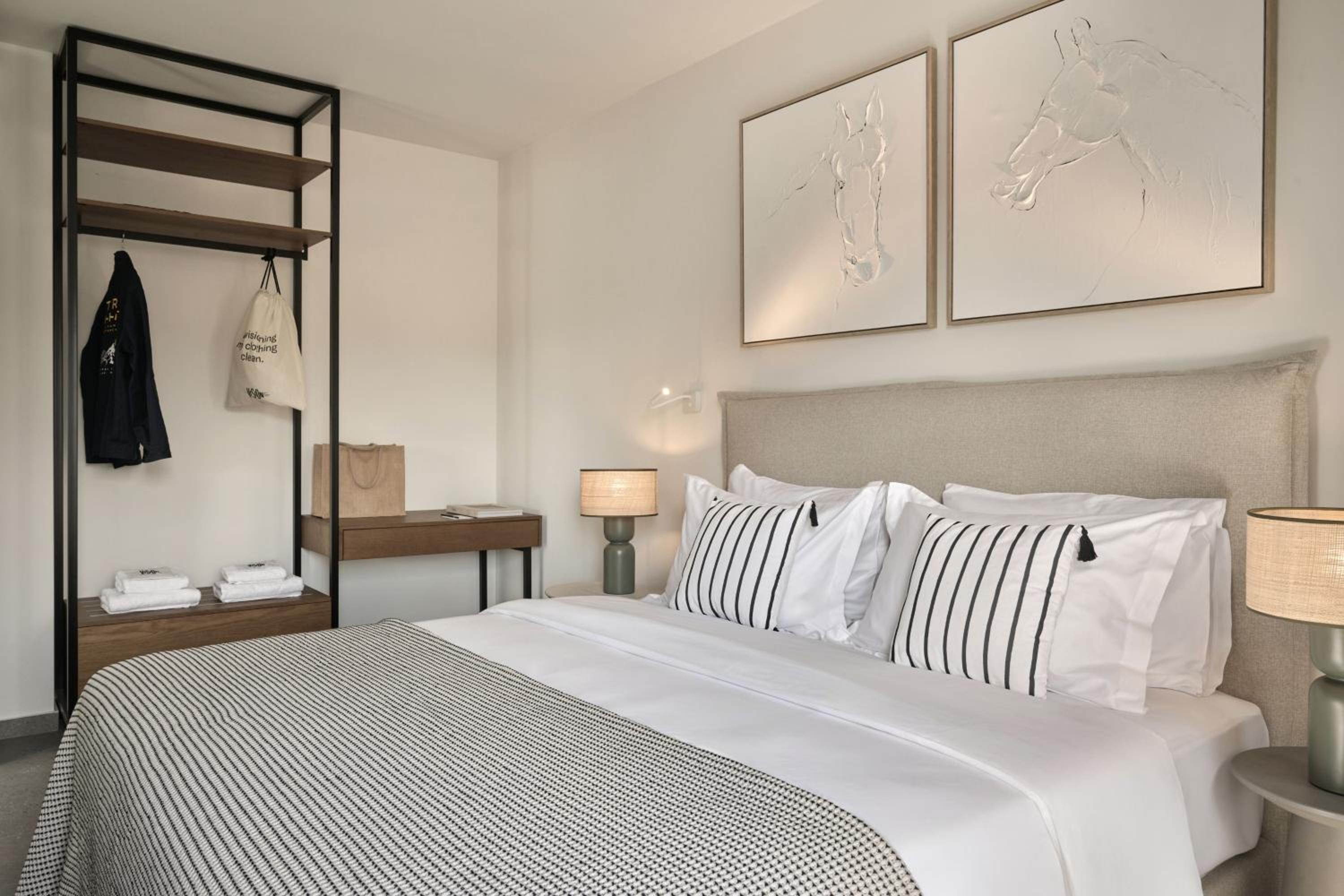 One-Bedroom Suite with Balcony photo 3