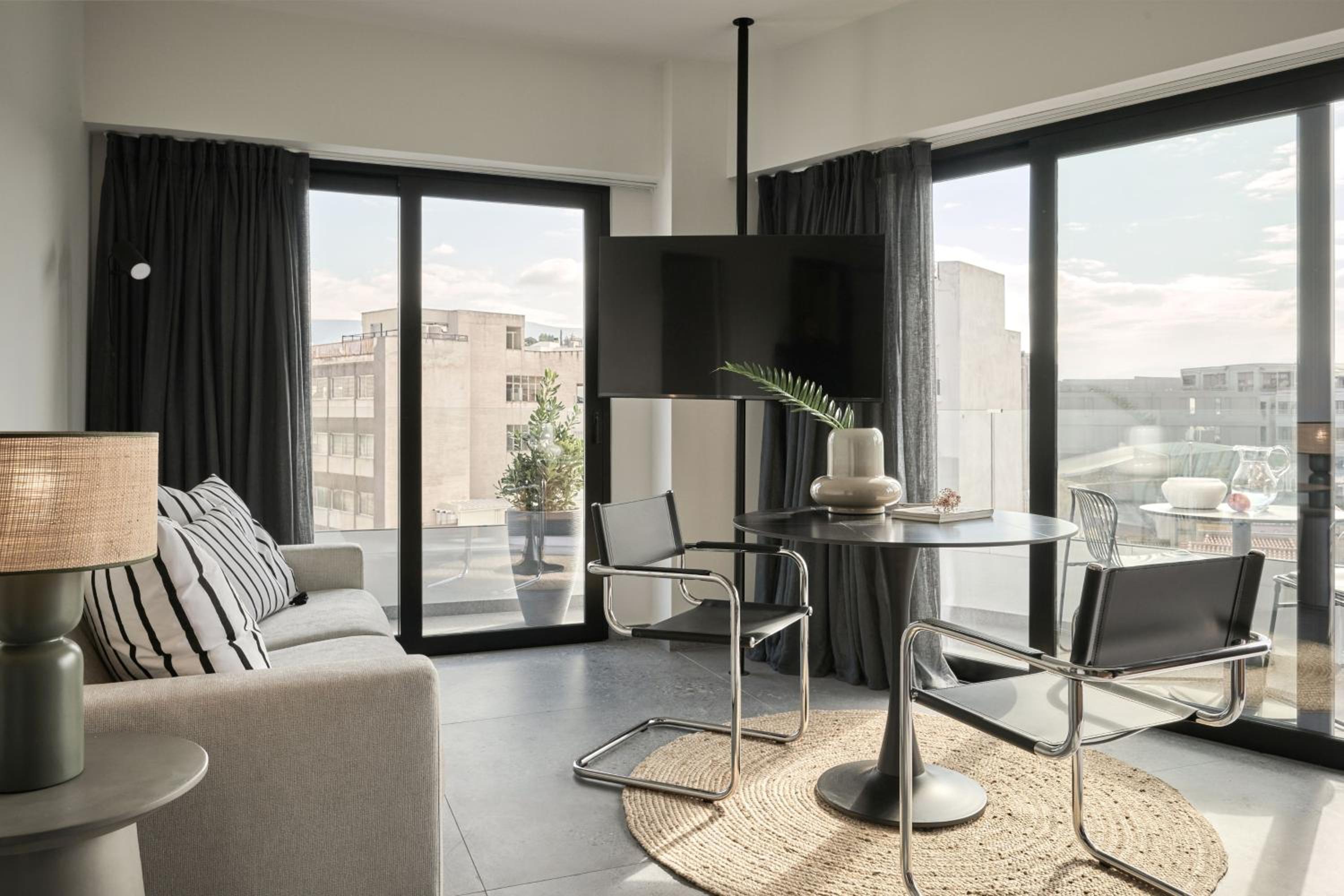 One-Bedroom Suite with Balcony photo 1