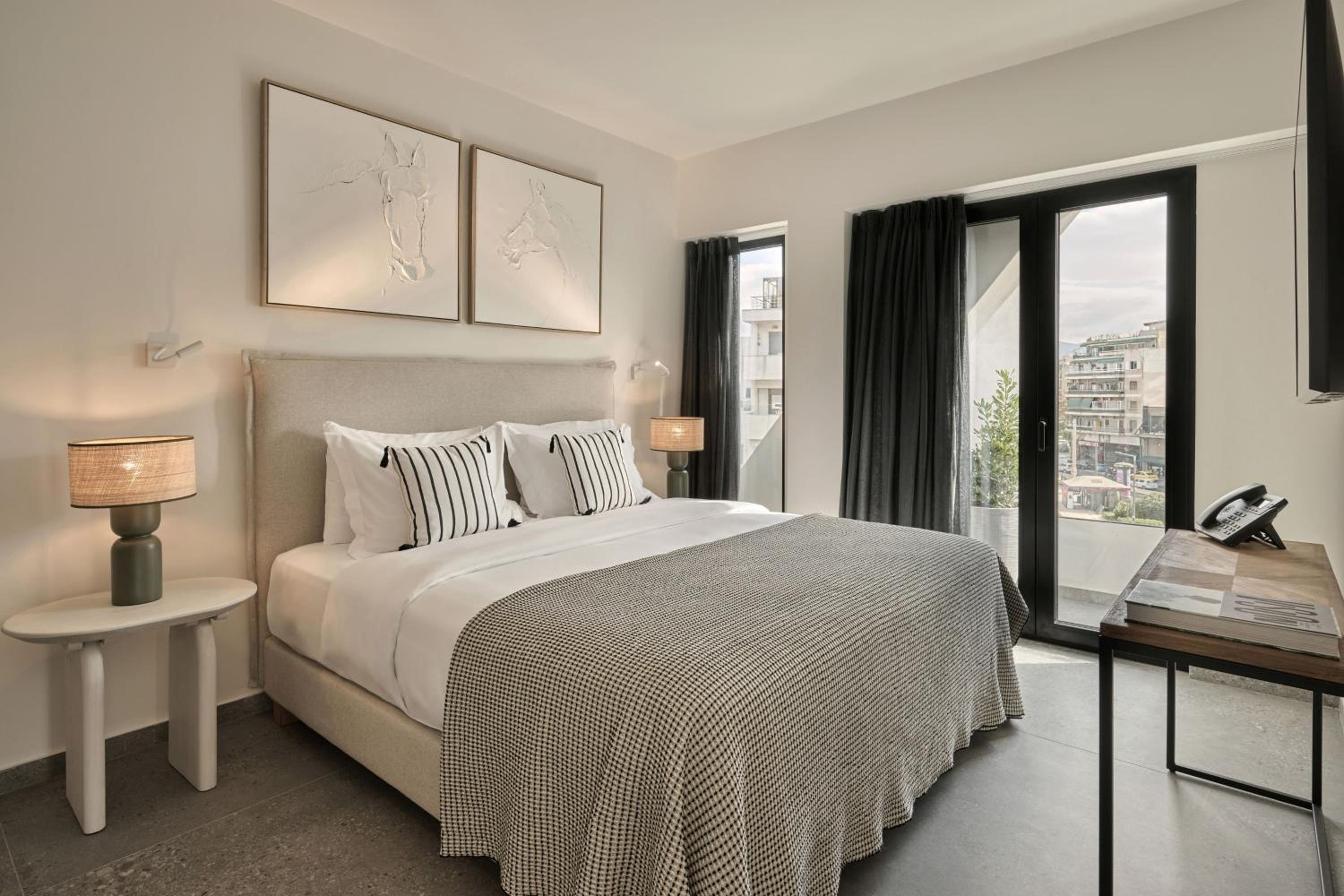 One-Bedroom Suite with Balcony photo 2