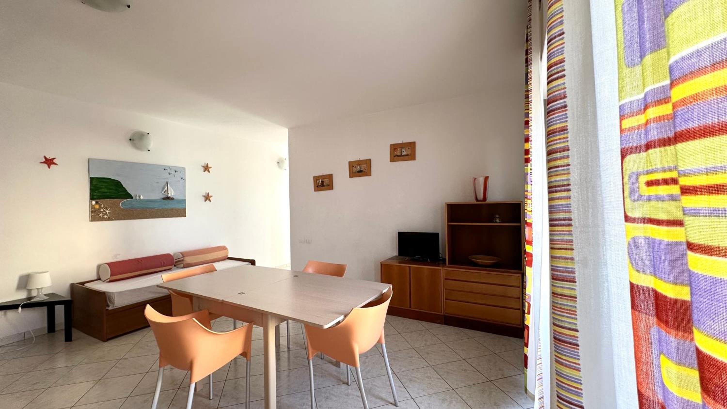 One-Bedroom Apartment photo 2