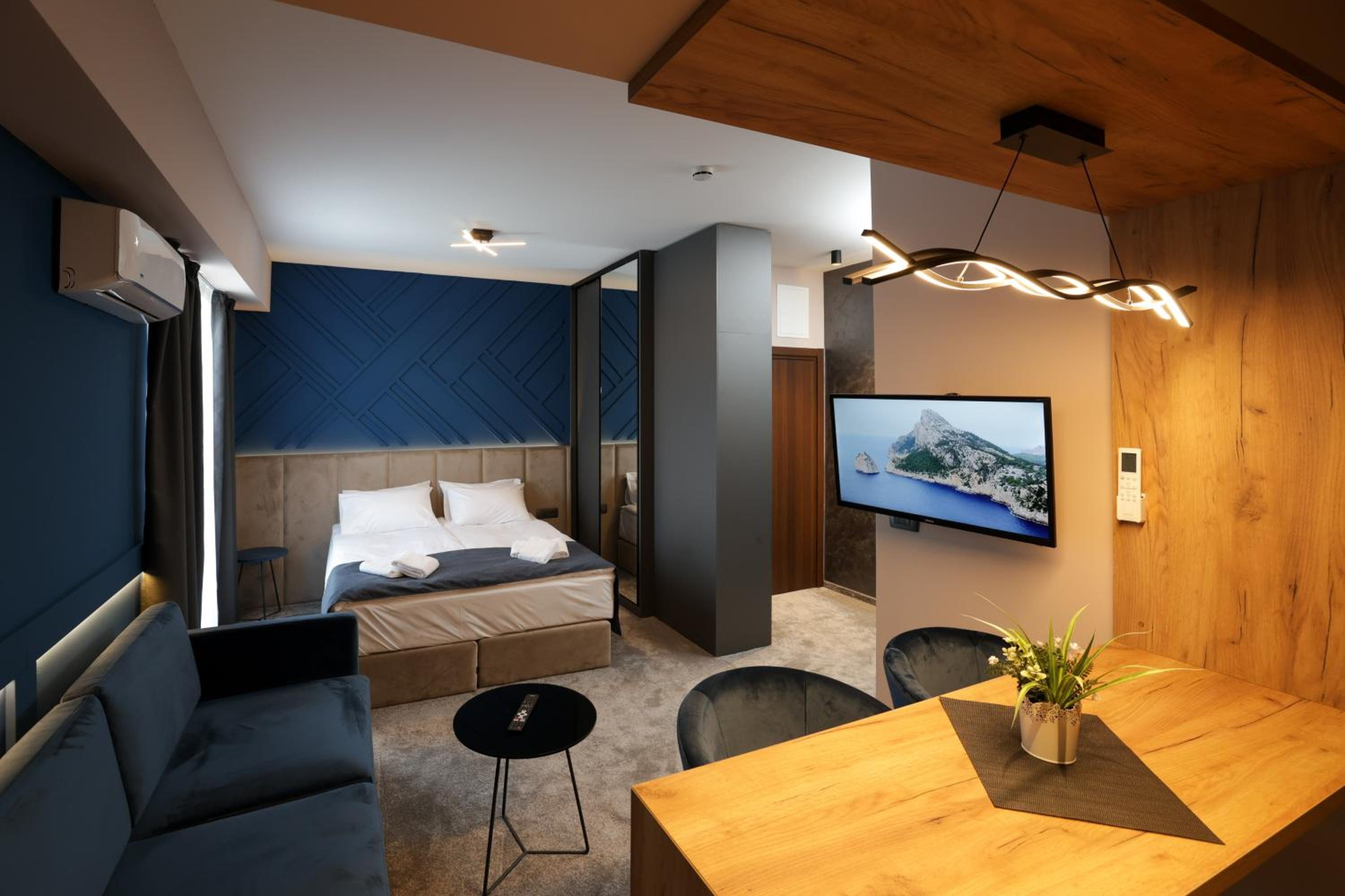 Family Junior Suite Free Airport Shuttle