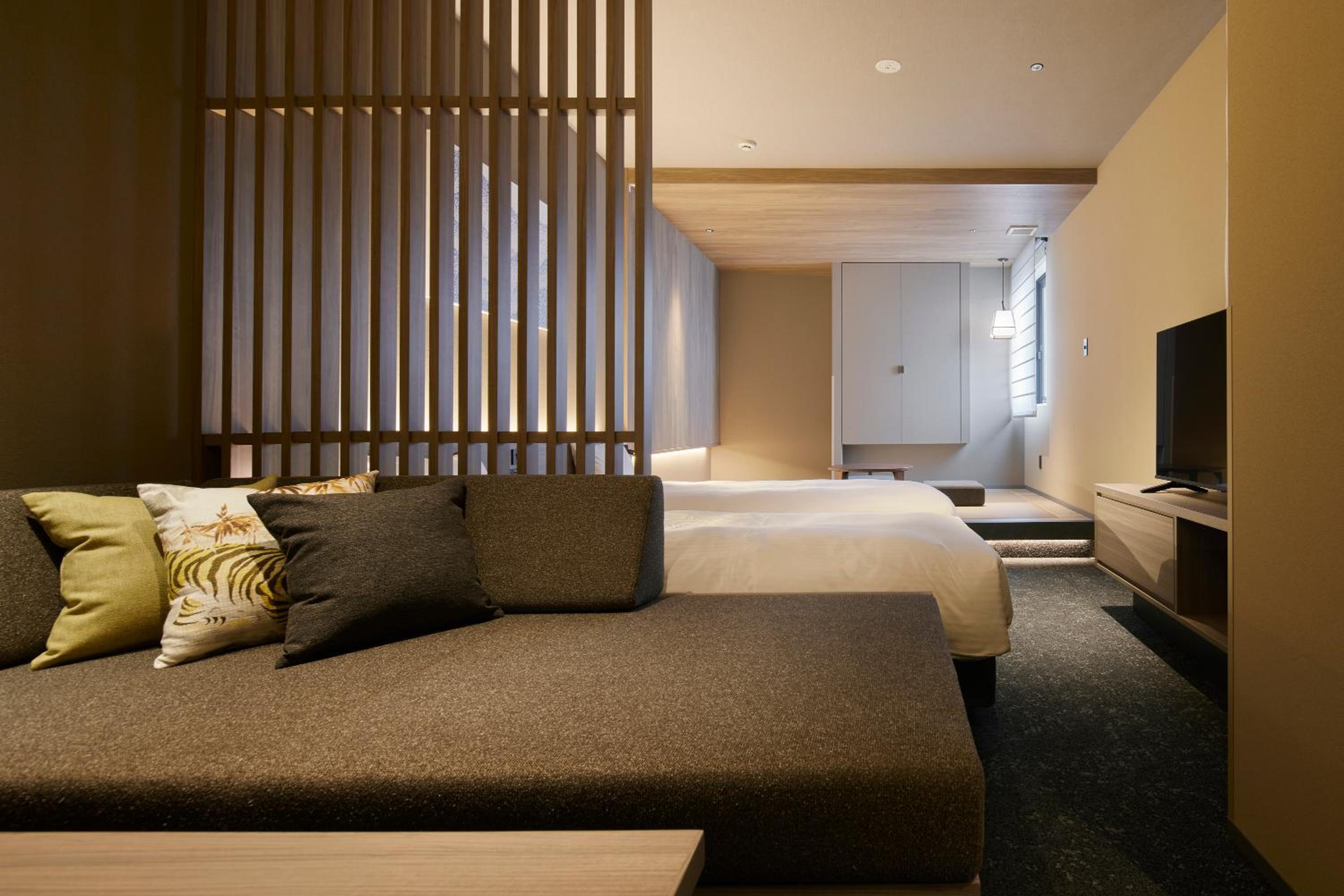 Superior Family Room photo 1