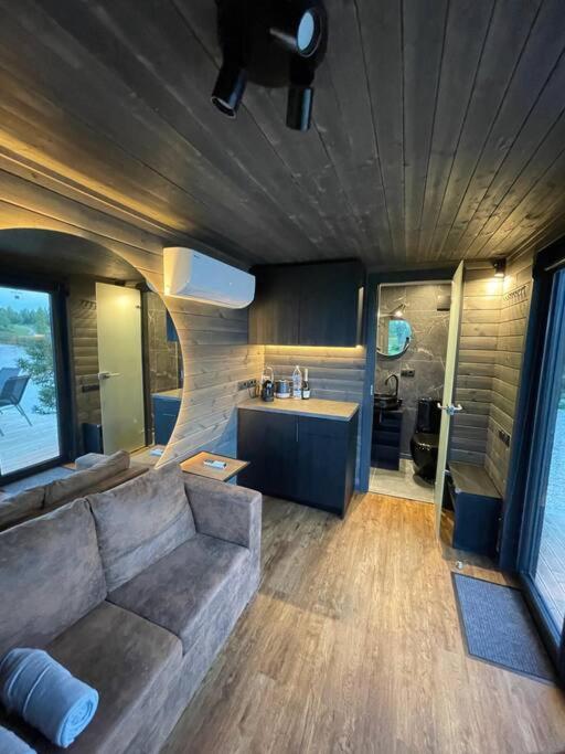 One-Bedroom House photo 2