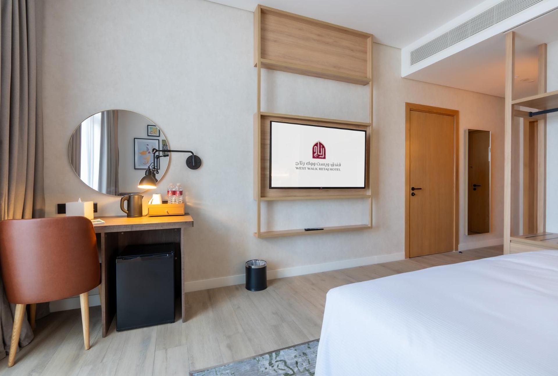 Deluxe King Room - Photo 1