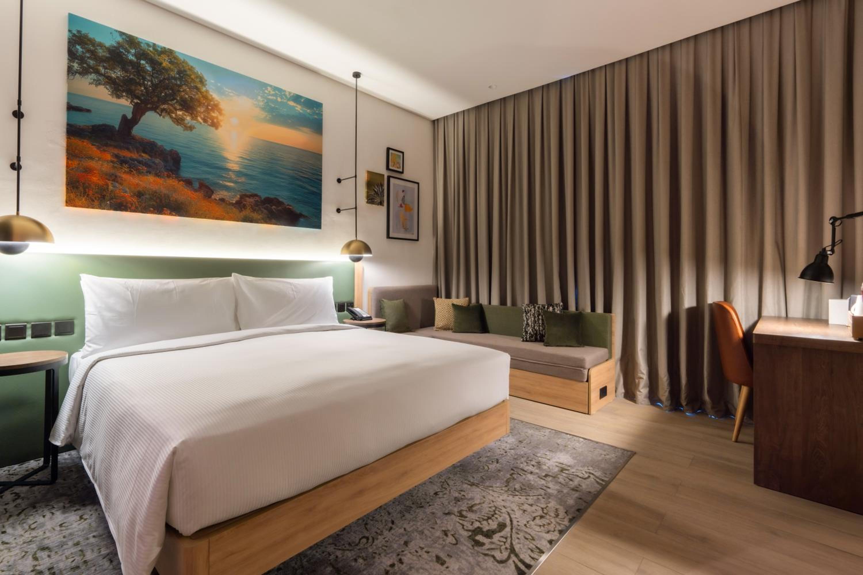 Deluxe King Room - Photo 3